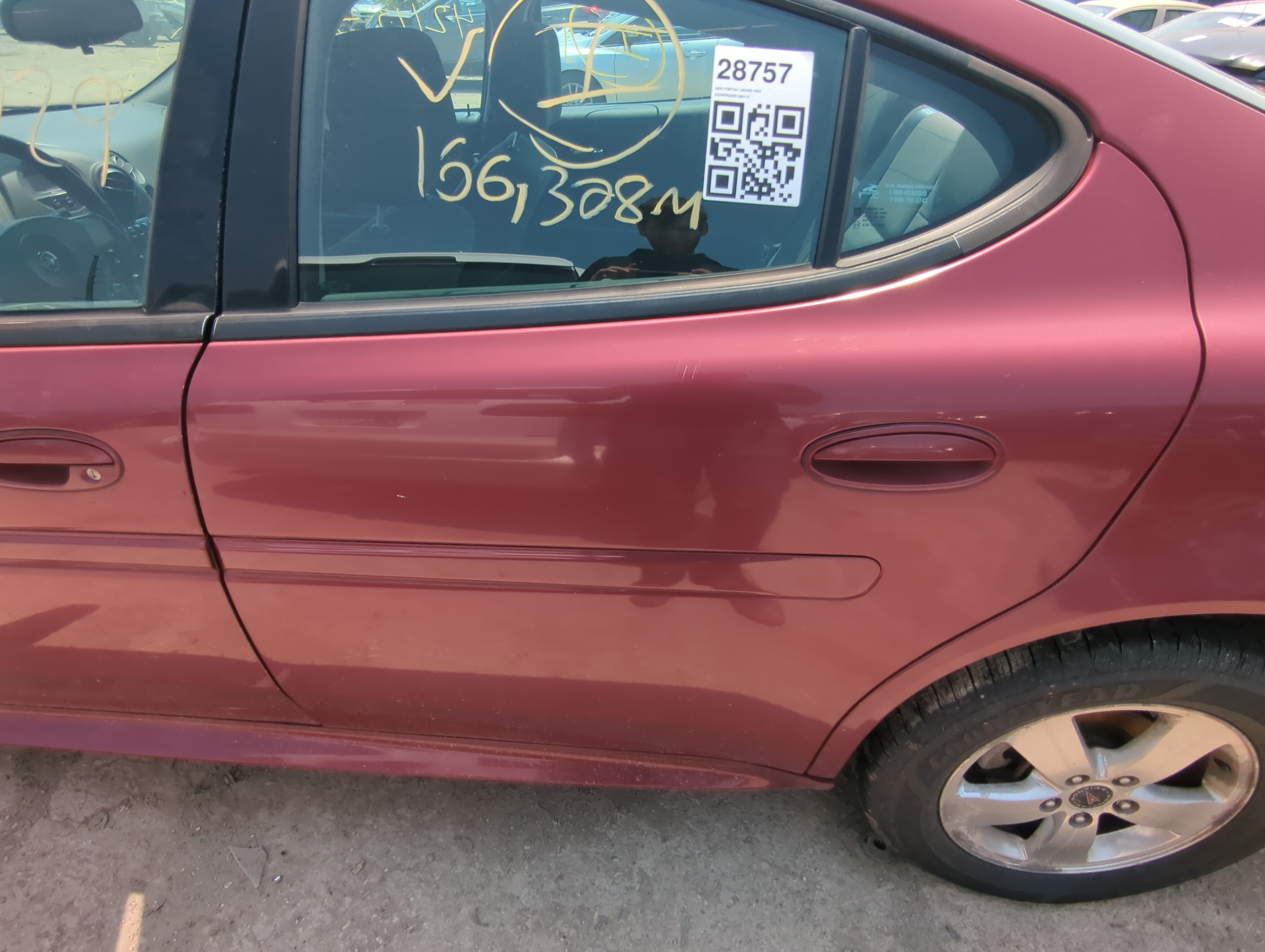 Picture of 2004-2008 Pontiac Grand Prix Driver Rear Door Oem 1050952