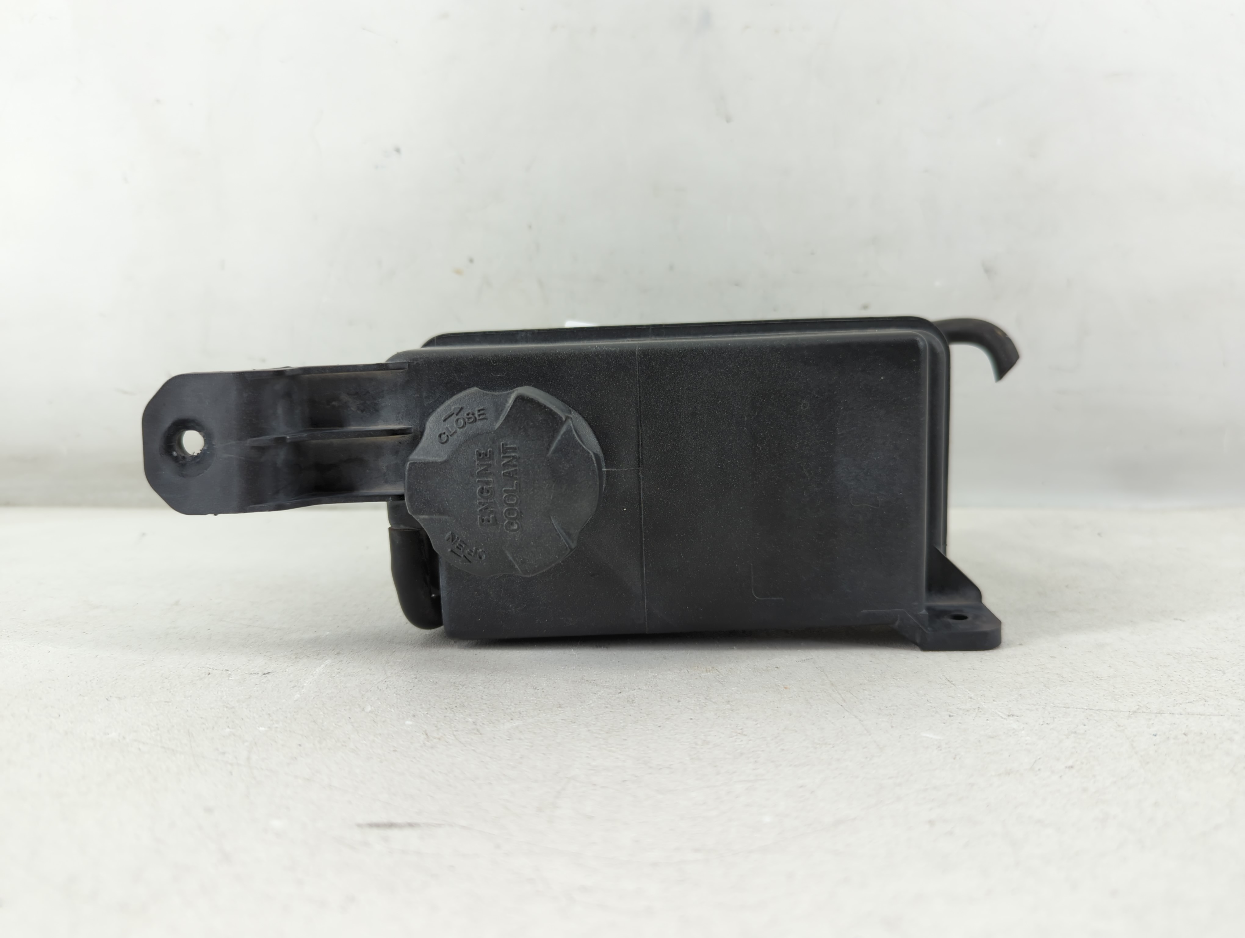 2011-2013 Kia Sorento Windshield Washer Fluid Reservoir Bottle Oem 1051770 - Oemusedautoparts1.com