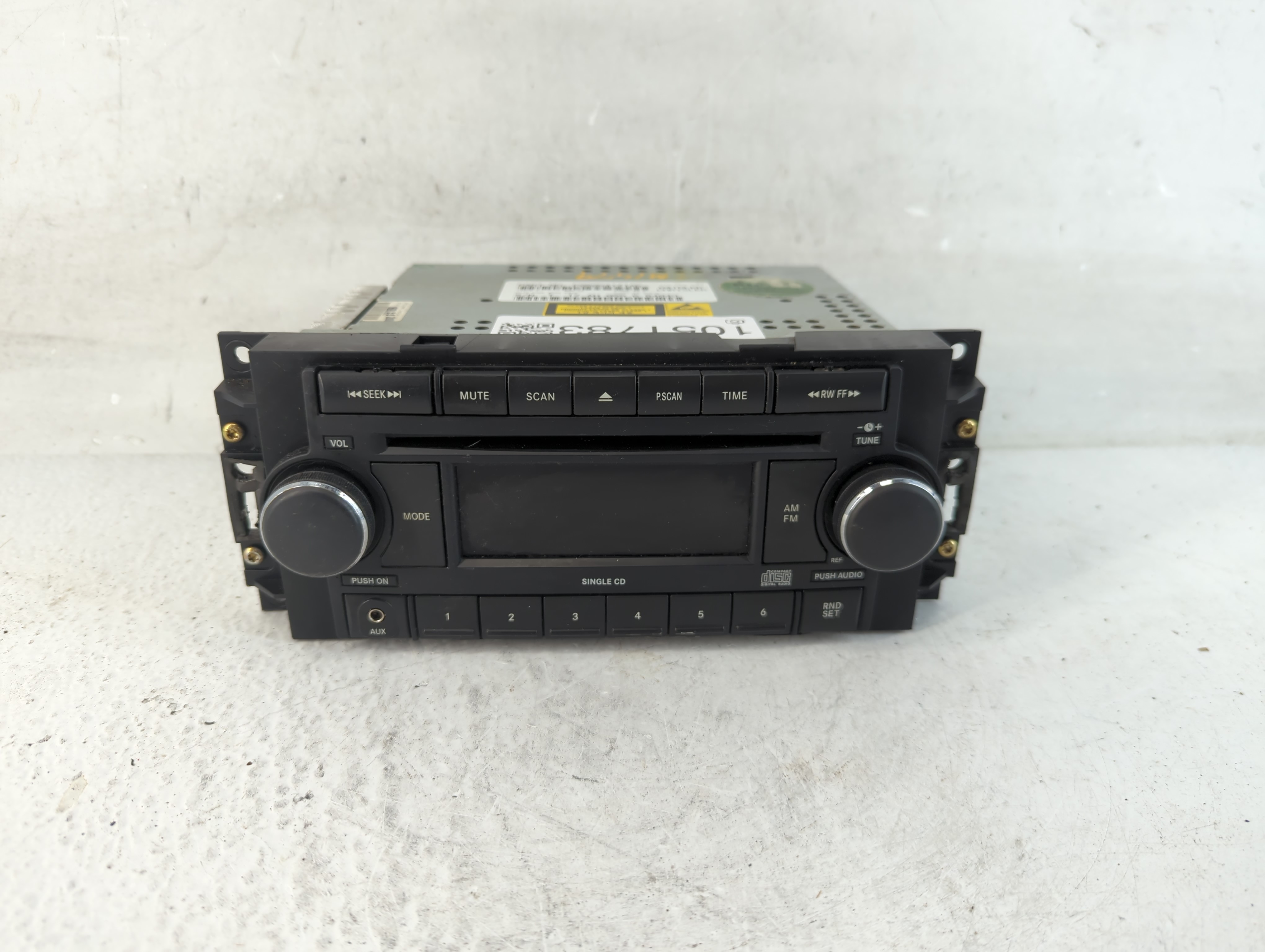 2005-2007 Chrysler 300 Am Fm Cd Player Radio Receiver 1051783 - Oemusedautoparts1.com