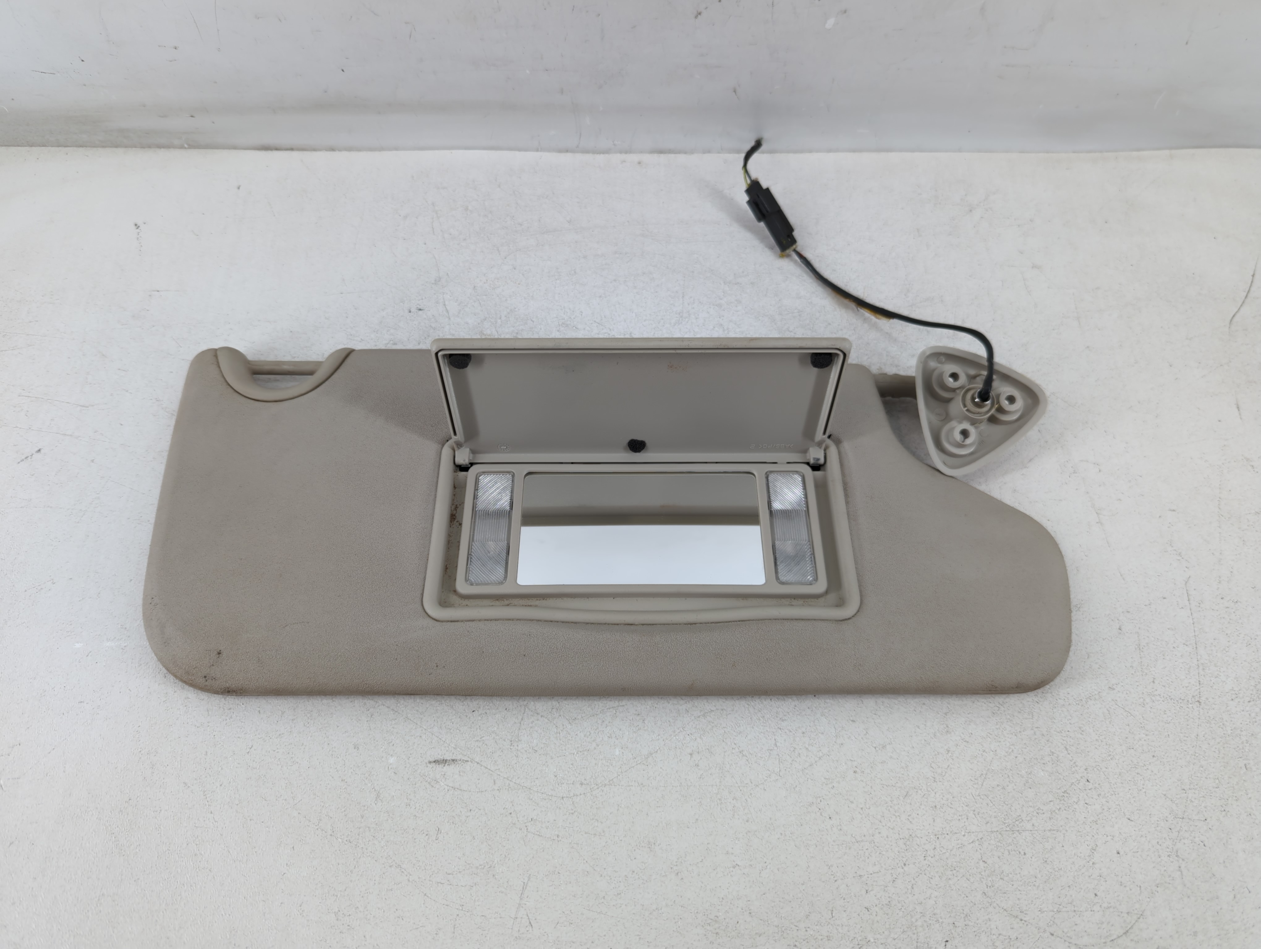 2013 Dodge Journey Passenger Sun Visor Mirror Right Sunvisor Grey 1051797 - Oemusedautoparts1.com