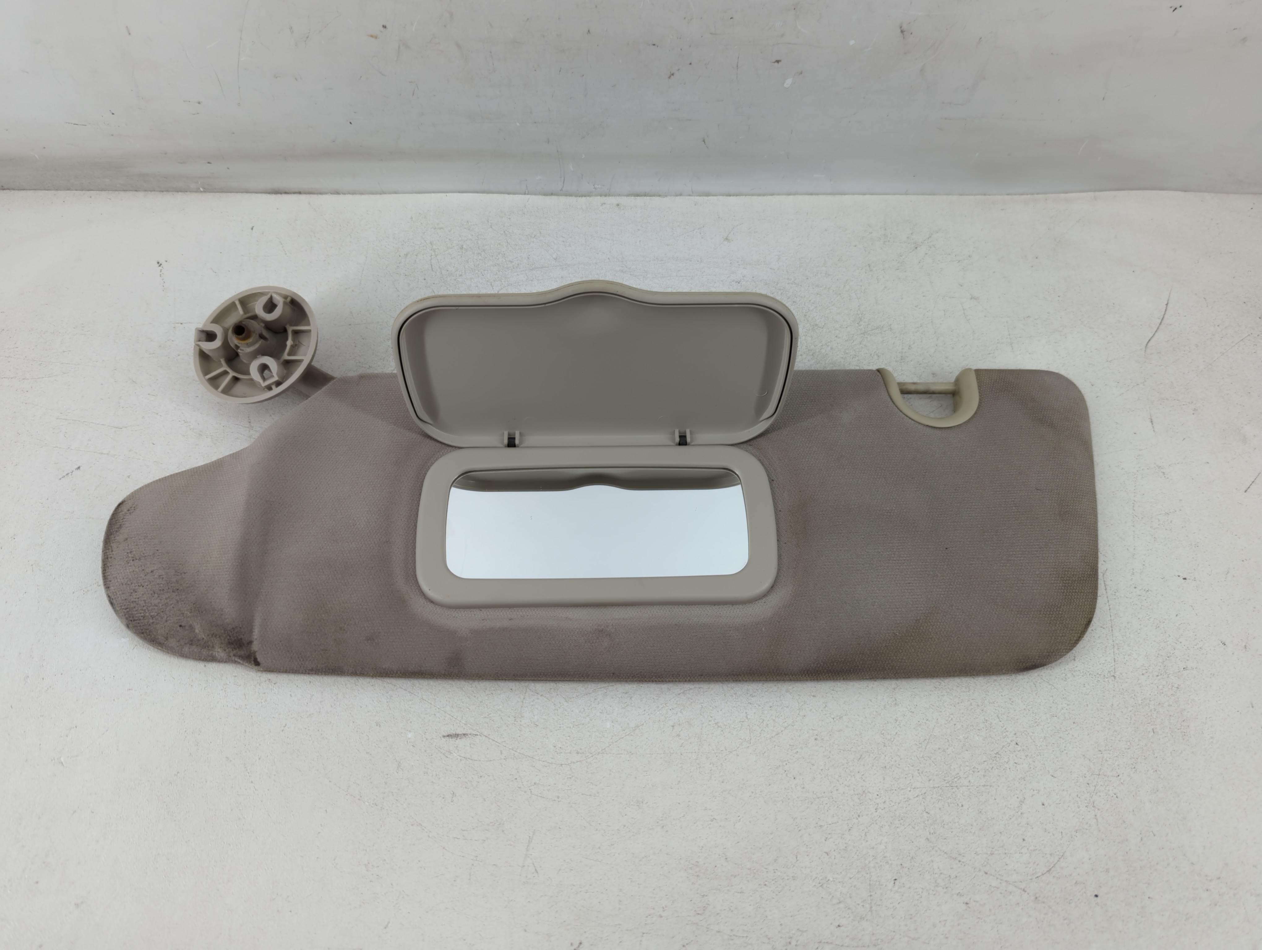 Picture of Dodge Caravan Driver Sun Visor Mirror Left Sunvisor Light Beige 1051798