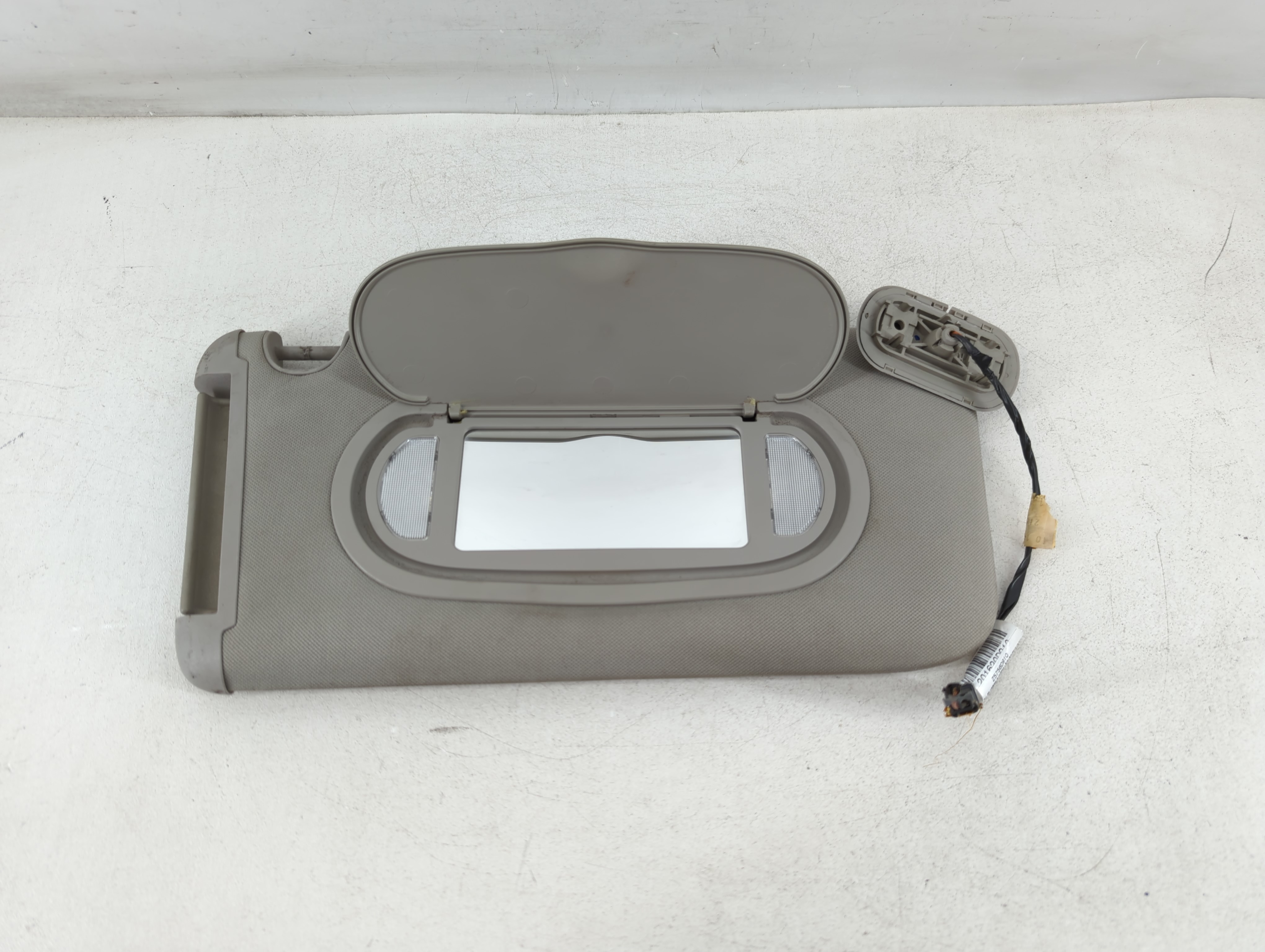 2006-2007 Chevrolet Malibu Passenger Sun Visor Mirror Right Sunvisor 1051799 - Oemusedautoparts1.com