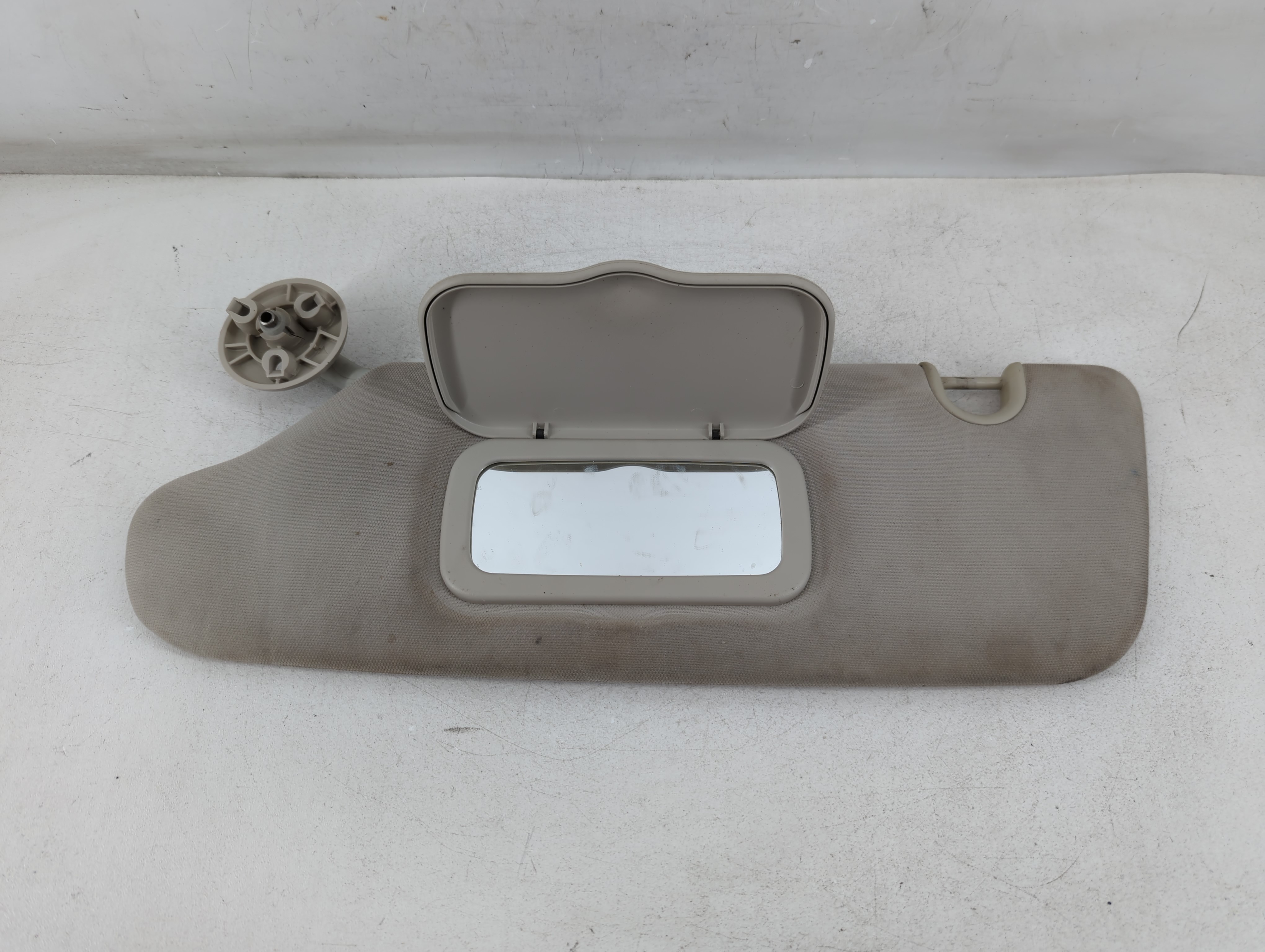Picture of Dodge Caravan Driver Sun Visor Mirror Left Sunvisor Light Beige 1051819