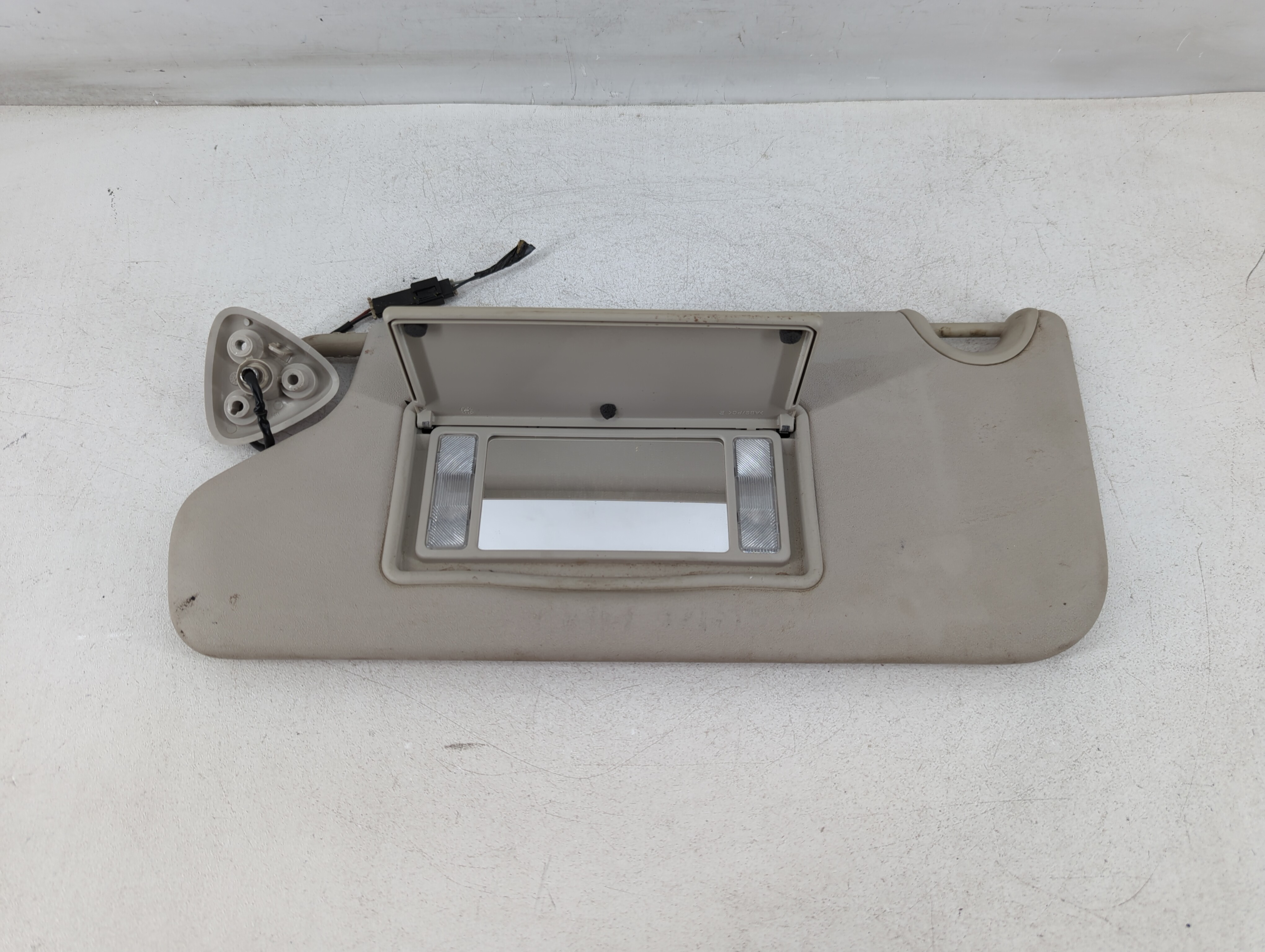 2013 Dodge Journey Driver Sun Visor Mirror Left Sunvisor Grey 1051820 - Oemusedautoparts1.com