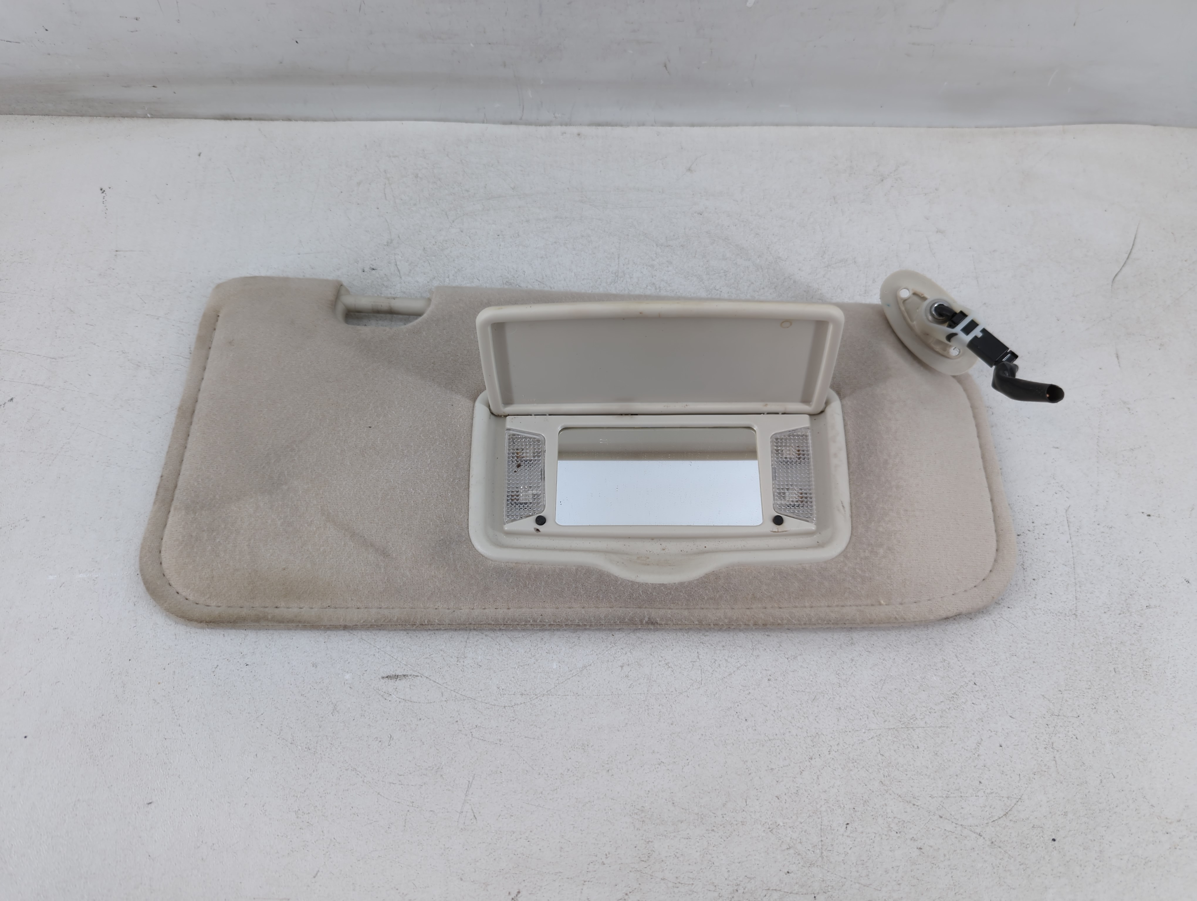 2008-2009 Ford Escape Passenger Sun Visor Mirror Right Sunvisor Cream 1051821 - Oemusedautoparts1.com