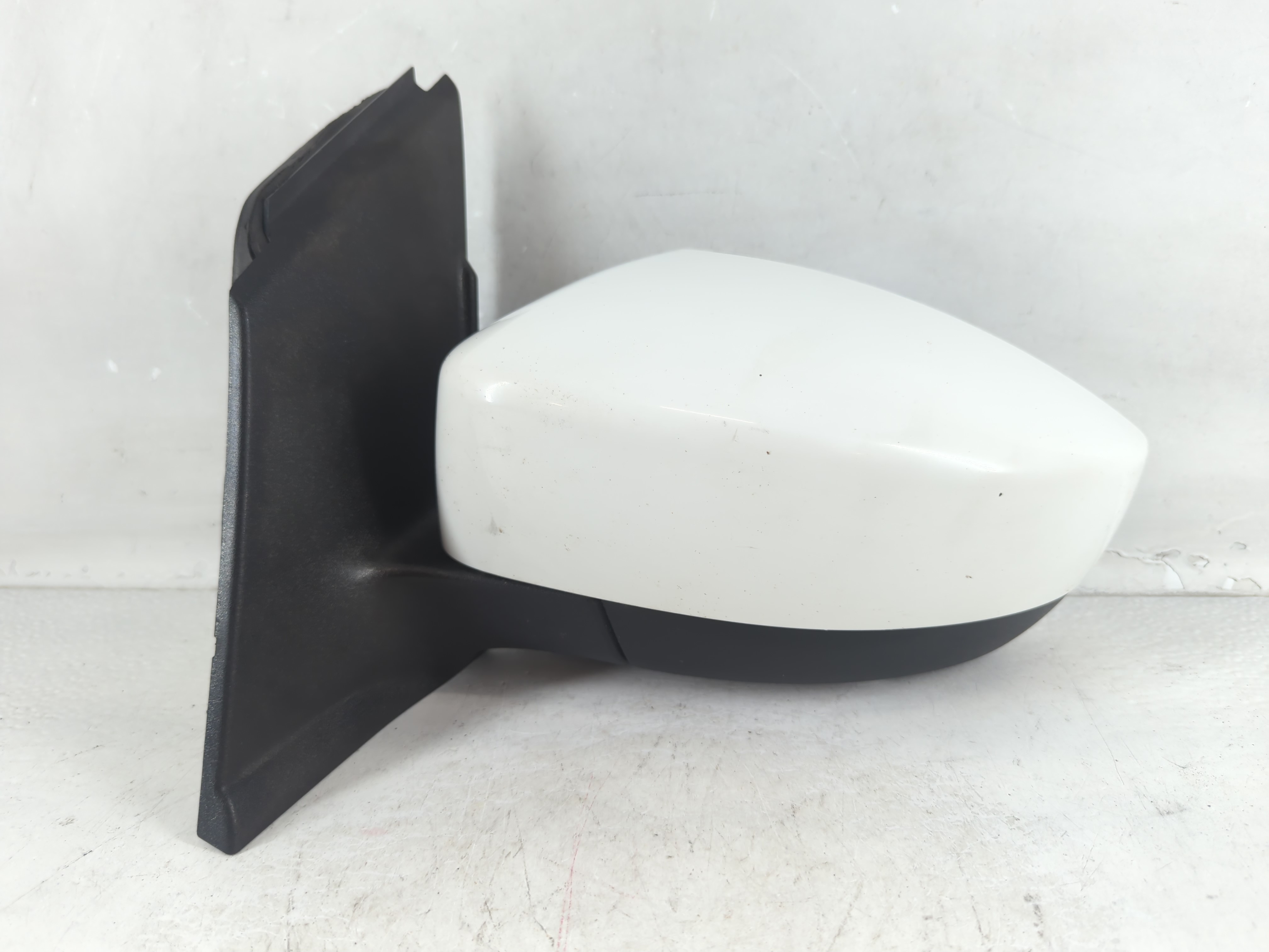 2017-2019 Ford Escape Driver Left Side View Power Door Mirror White 1051974 - Oemusedautoparts1.com