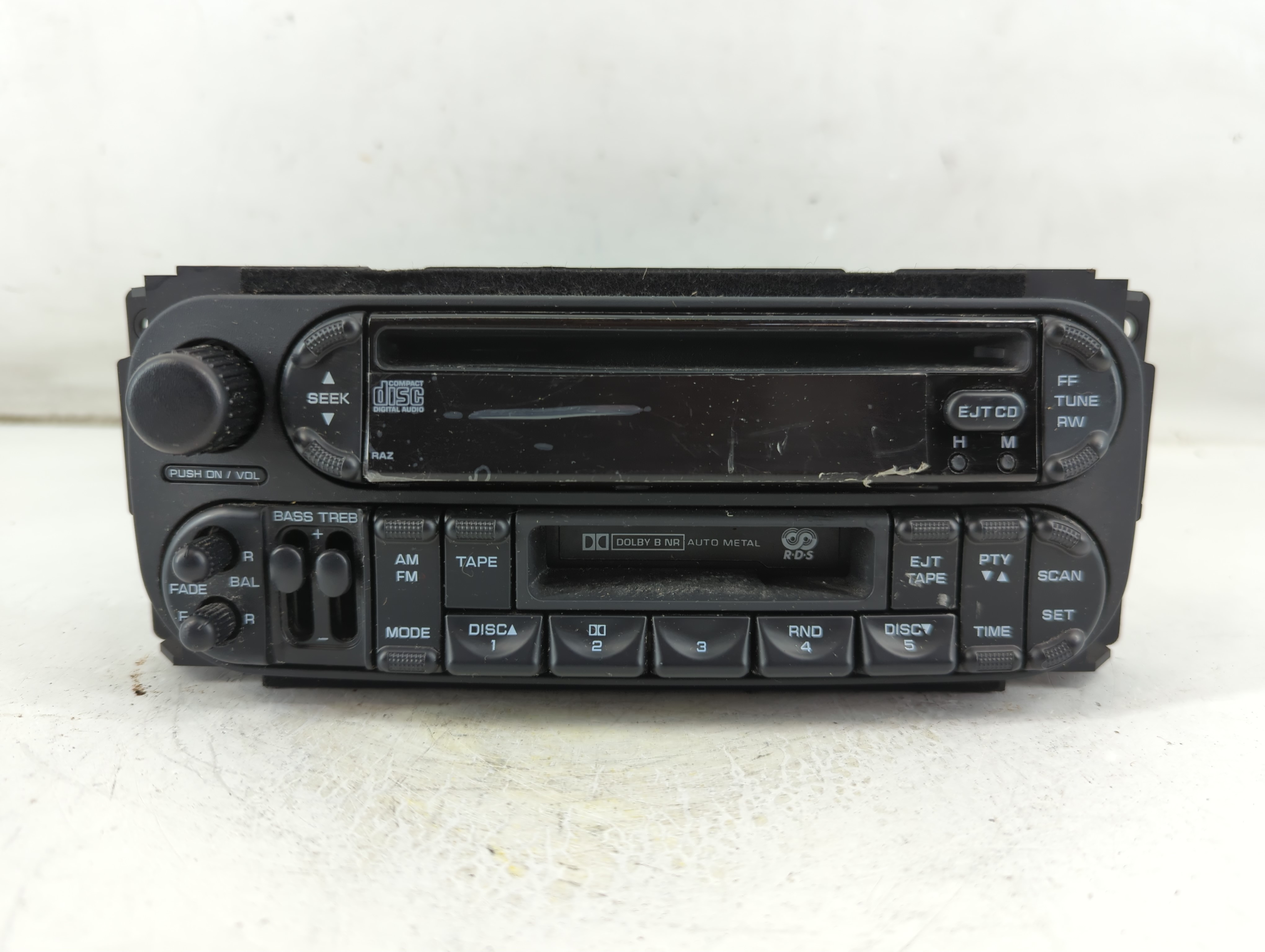 Picture of 2003-2007 Dodge Caravan Am Fm Cd Player Radio Receiver 1052017