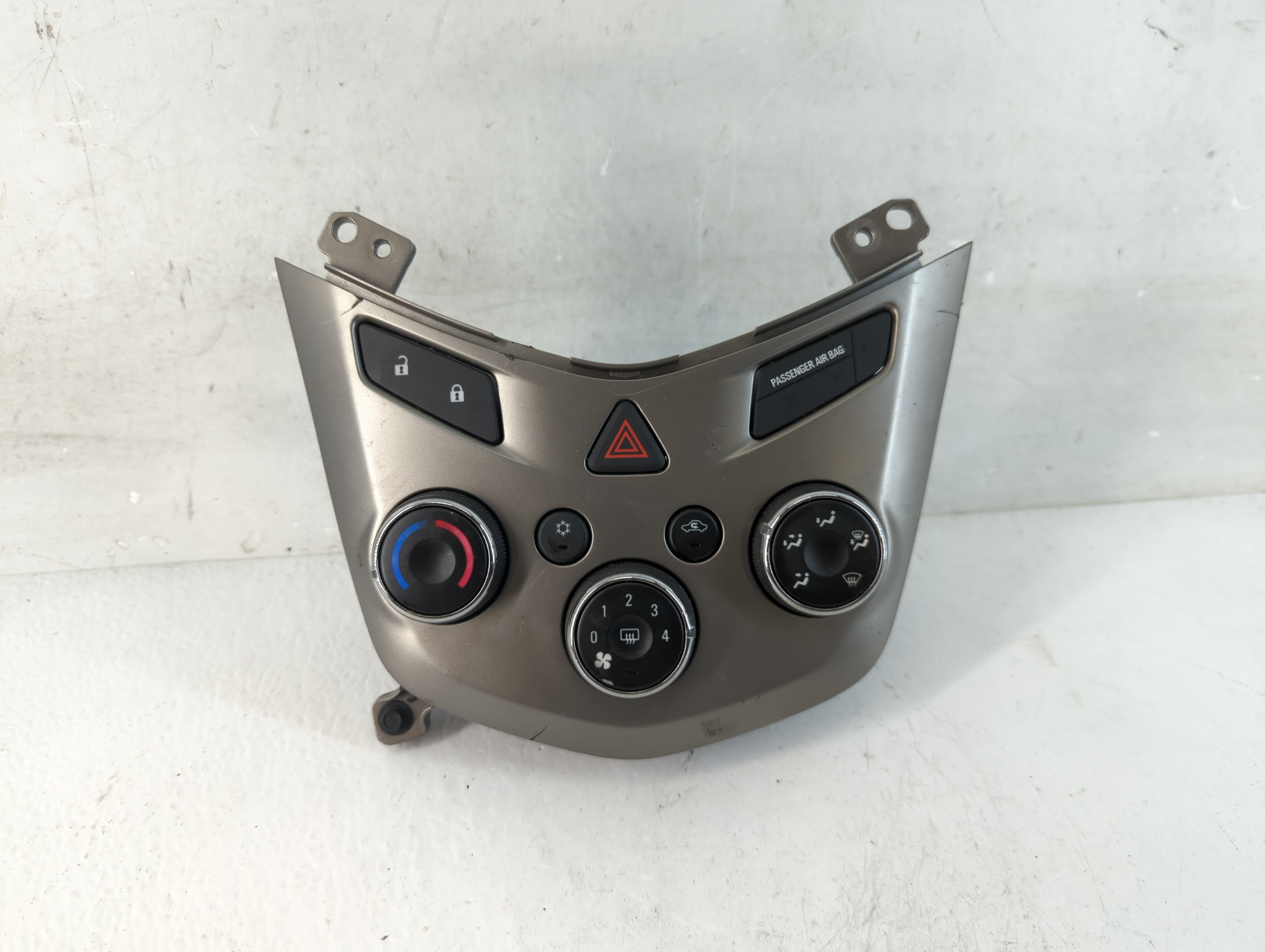 2012-2012 Chevrolet Sonic Ac Heater Climate Control 95189629 1052134 - Oemusedautoparts1.com