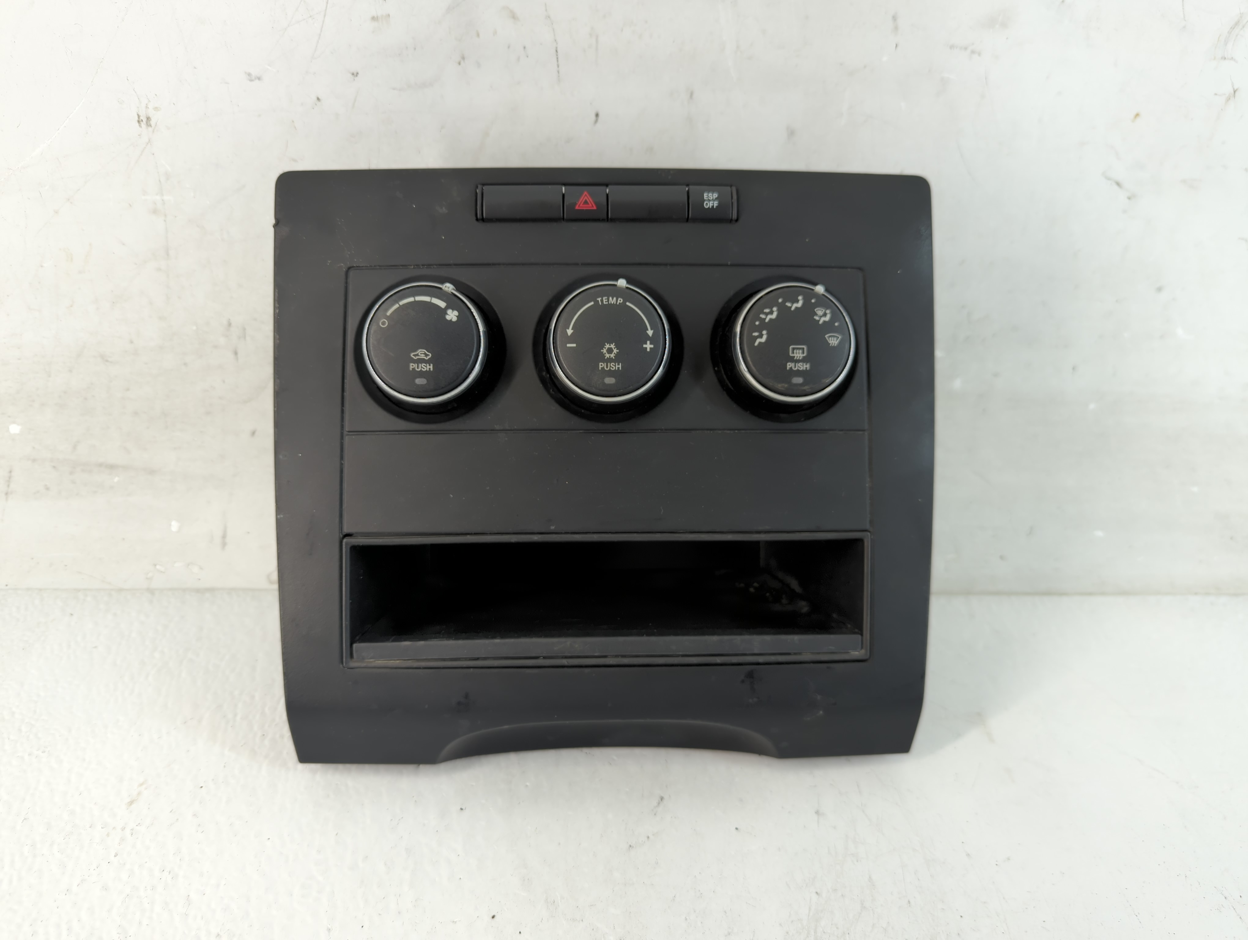2009-2011 Volkswagen Routan Ac Heater Climate Control P55111862ad 1052842 - Oemusedautoparts1.com