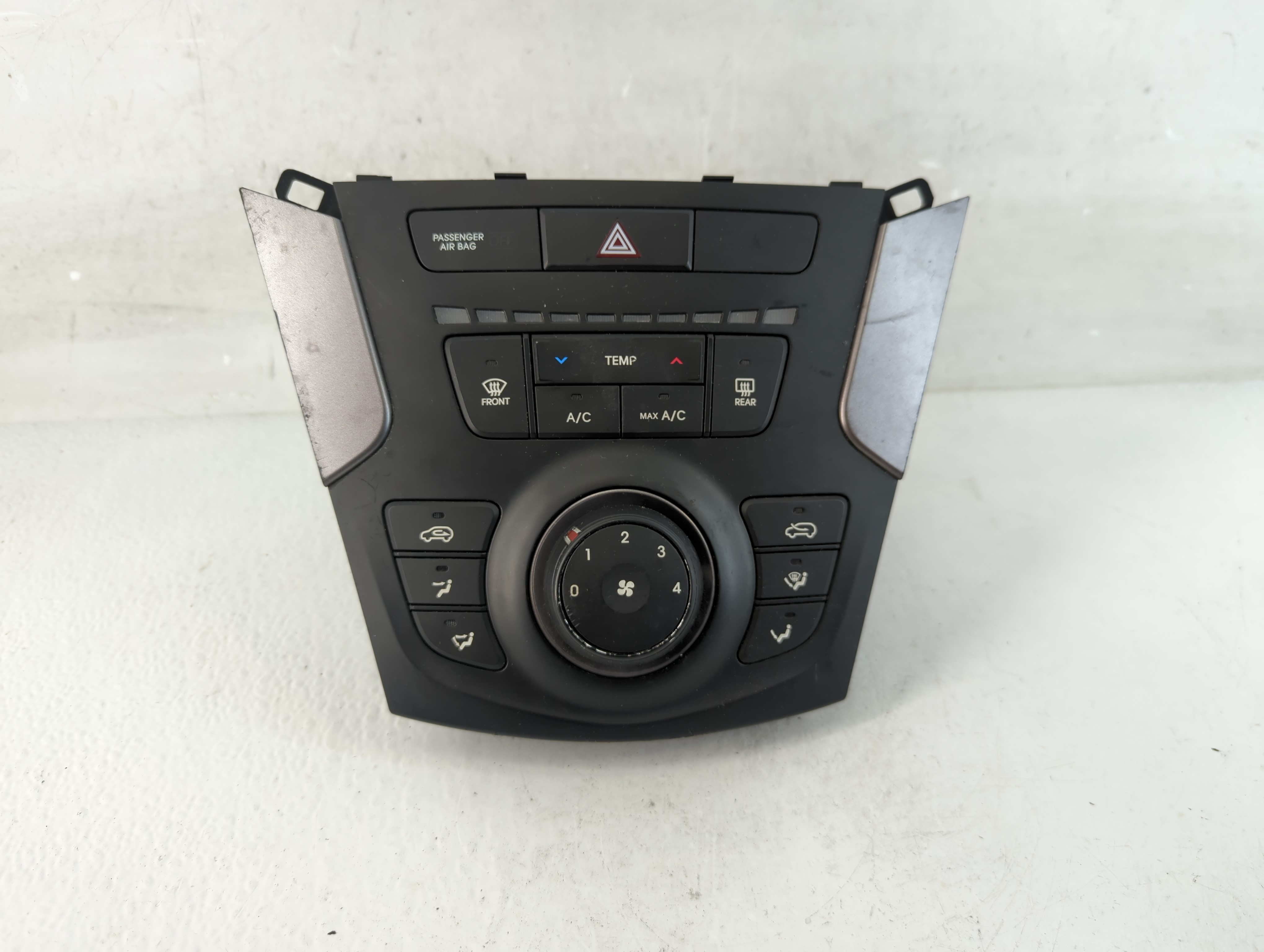 2013-2016 Hyundai Santa Fe Ac Heater Climate Control 1052869 - Oemusedautoparts1.com