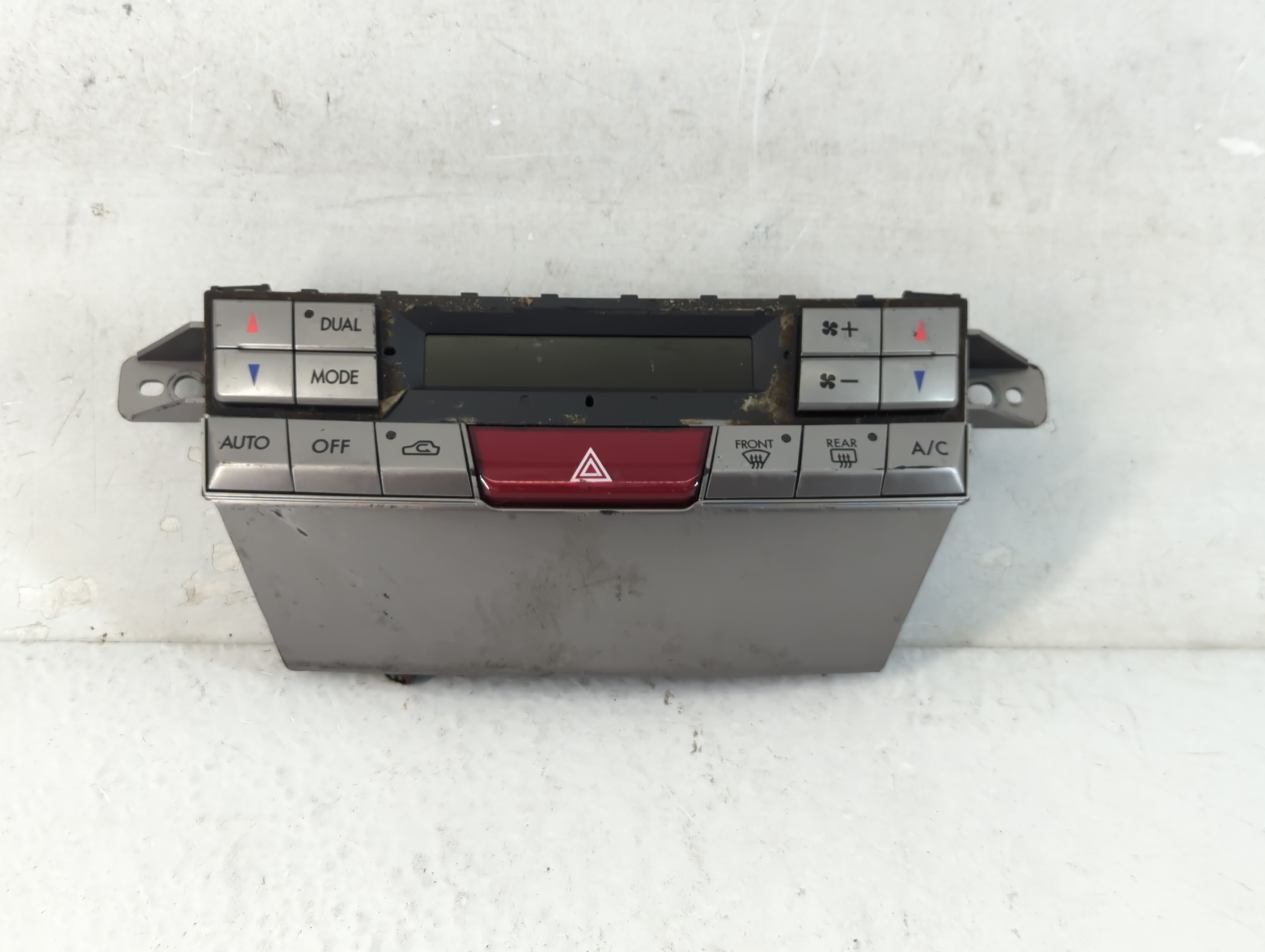 2010-2014 Subaru Legacy Ac Heater Climate Control 72311aj03a 1052895 - Oemusedautoparts1.com
