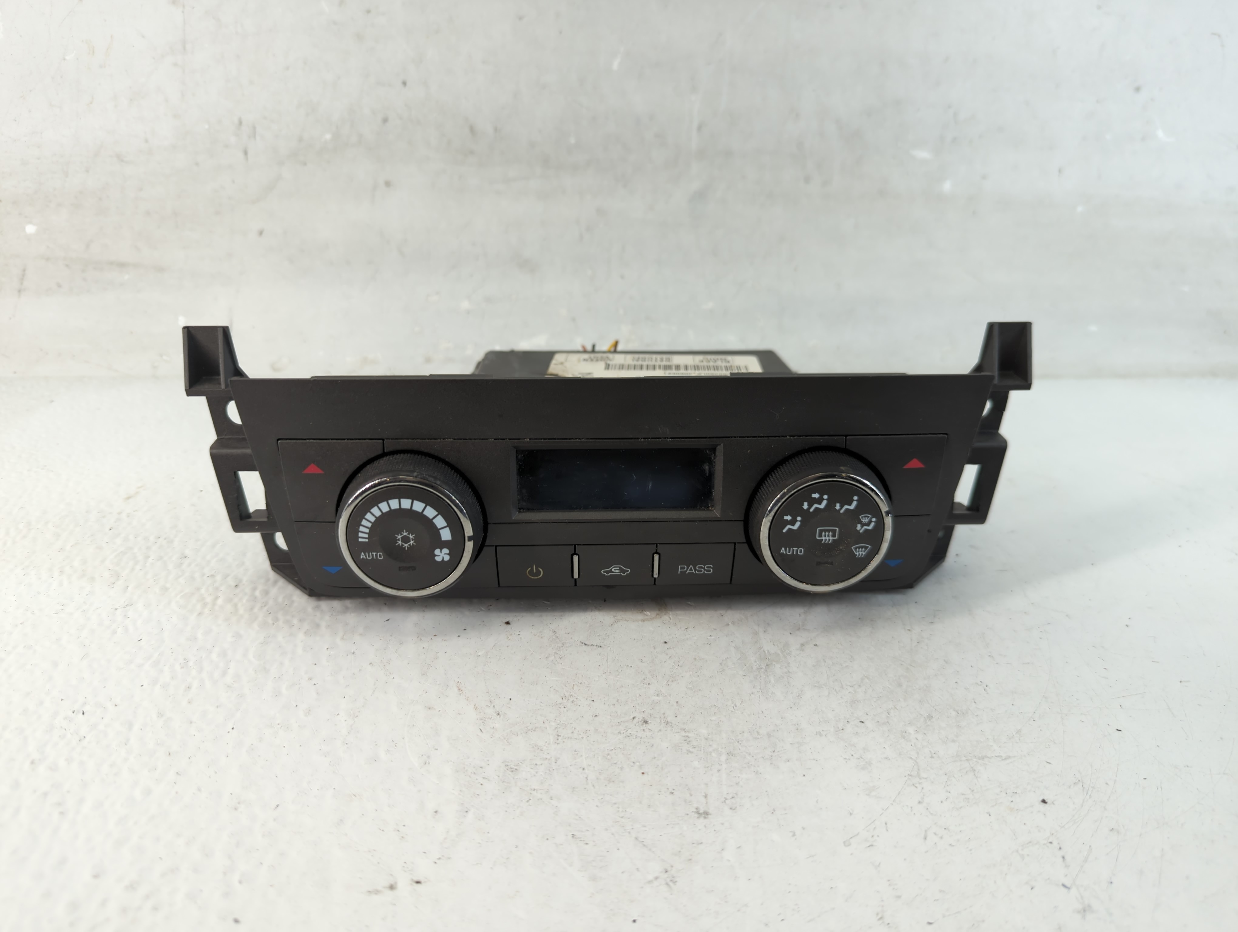 2007-2011 Cadillac Dts Ac Heater Climate Control 1052948 - Oemusedautoparts1.com