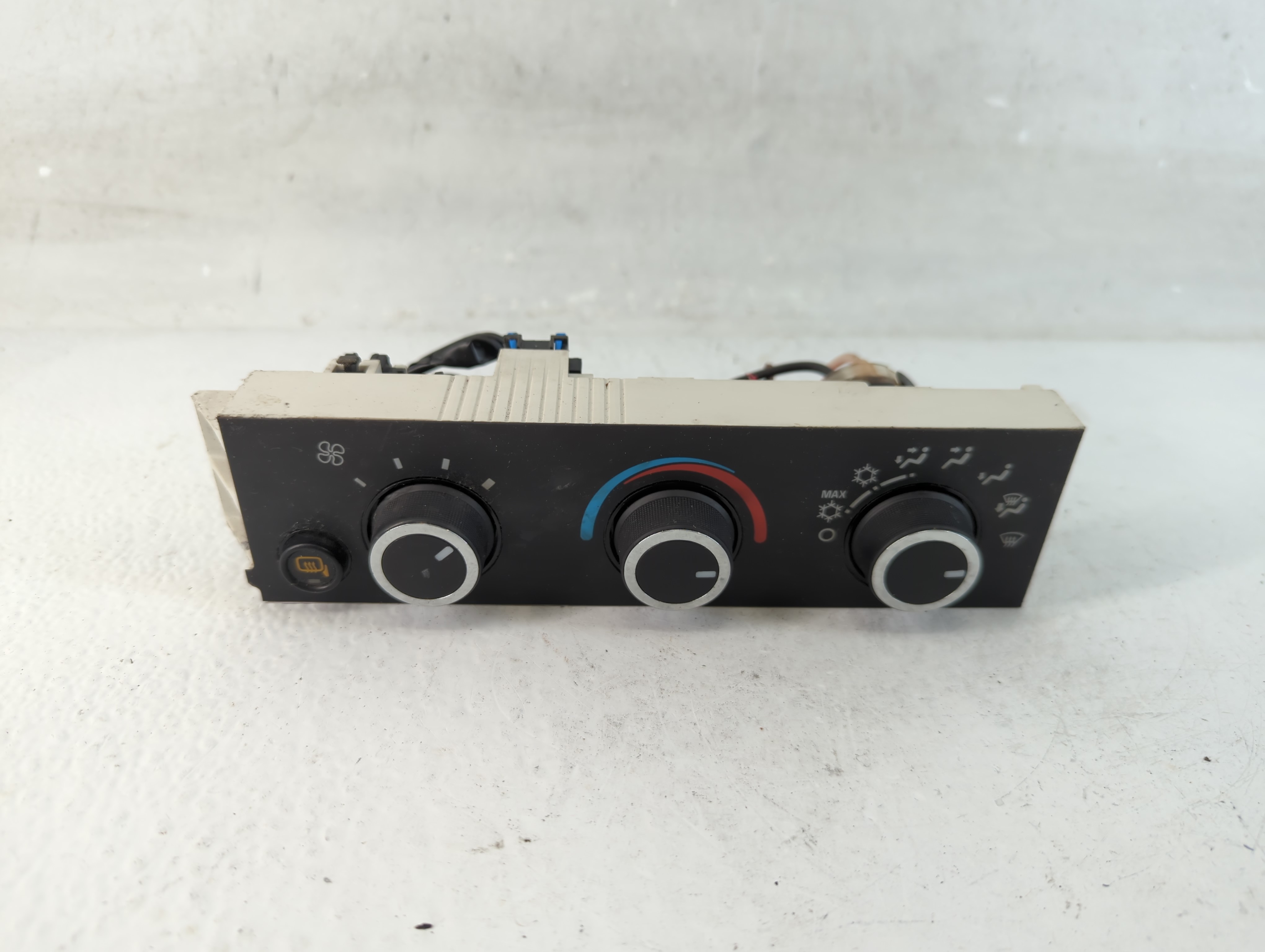 2008-2021 Chevrolet Express 2500 Ac Heater Climate Control 84288986 1052949 - Oemusedautoparts1.com