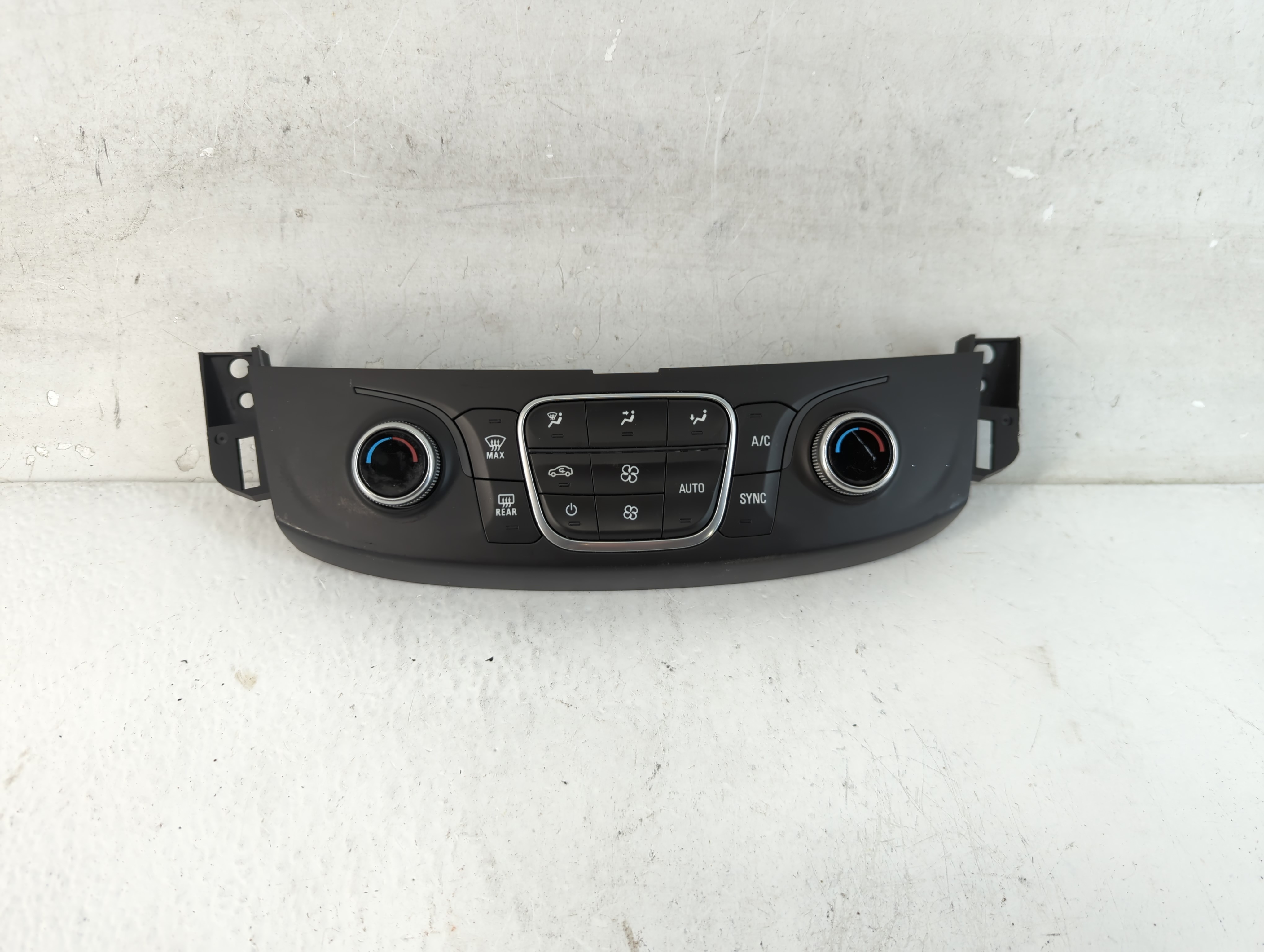 2018-2022 Chevrolet Traverse Ac Heater Climate Control 84344401 1053030 - Oemusedautoparts1.com