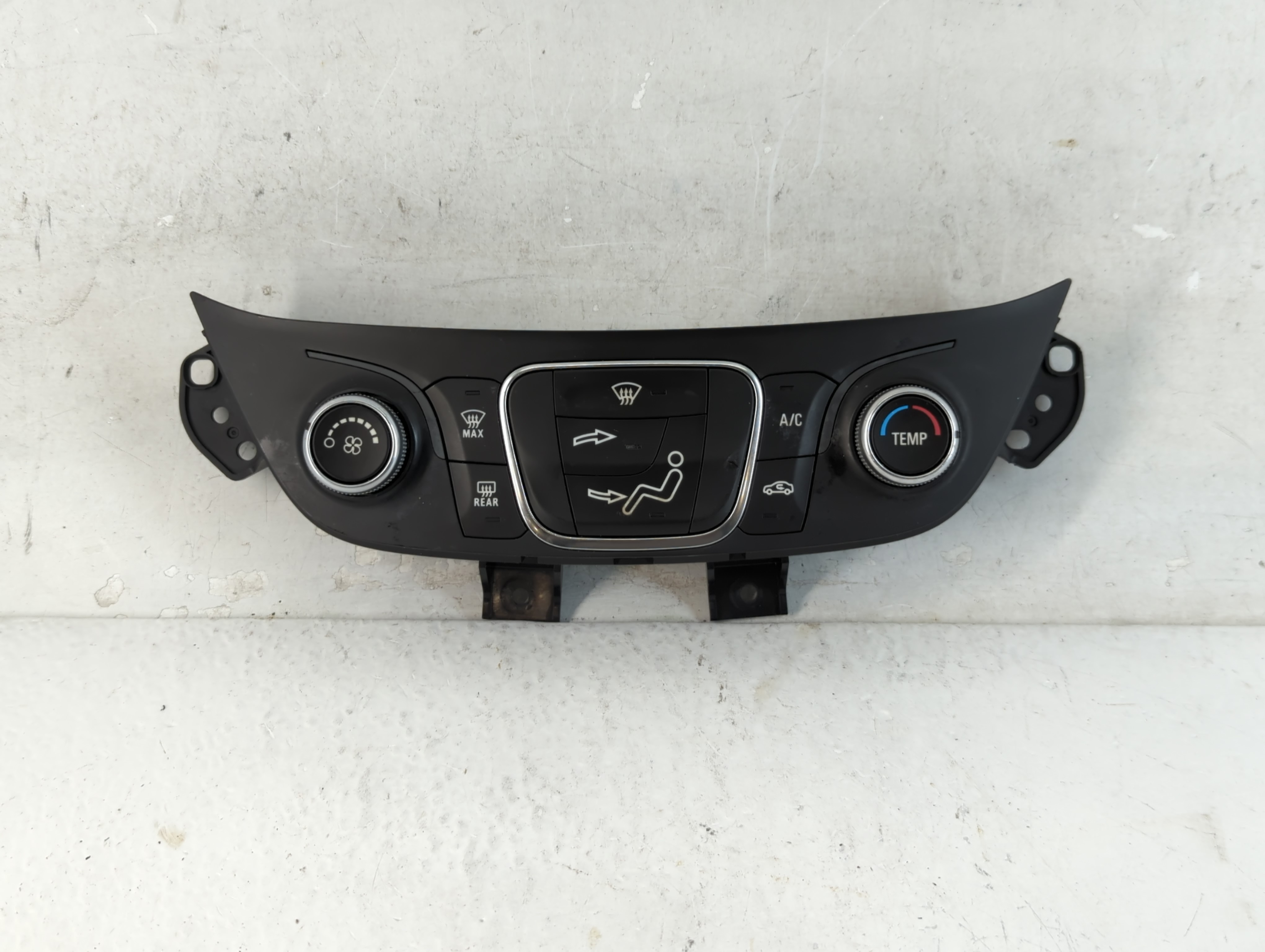2019-2021 Chevrolet Equinox Ac Heater Climate Control 84422503 1053089 - Oemusedautoparts1.com