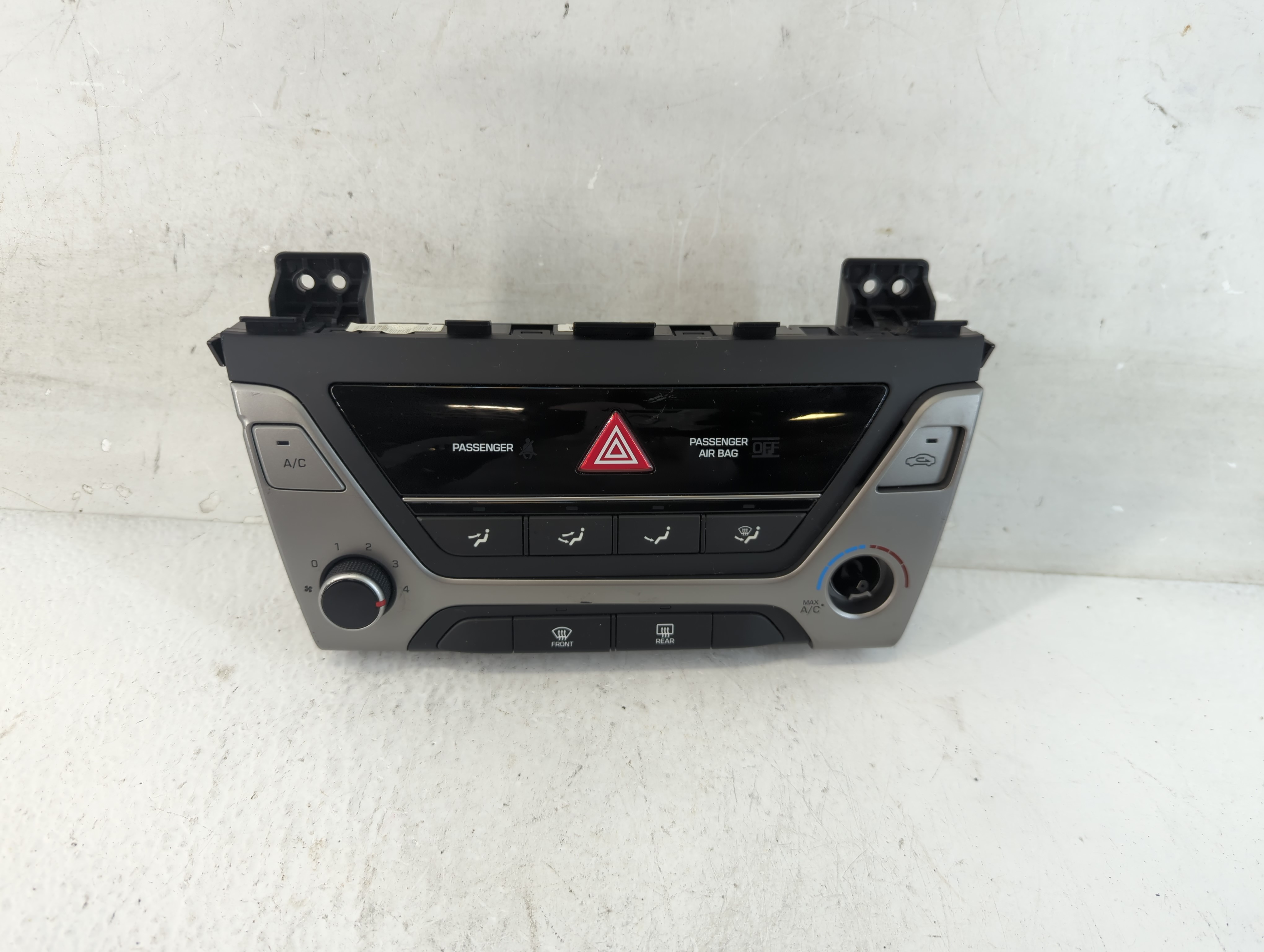 2017-2018 Hyundai Elantra Ac Heater Climate Control 97250-f20624x 1053428 - Oemusedautoparts1.com