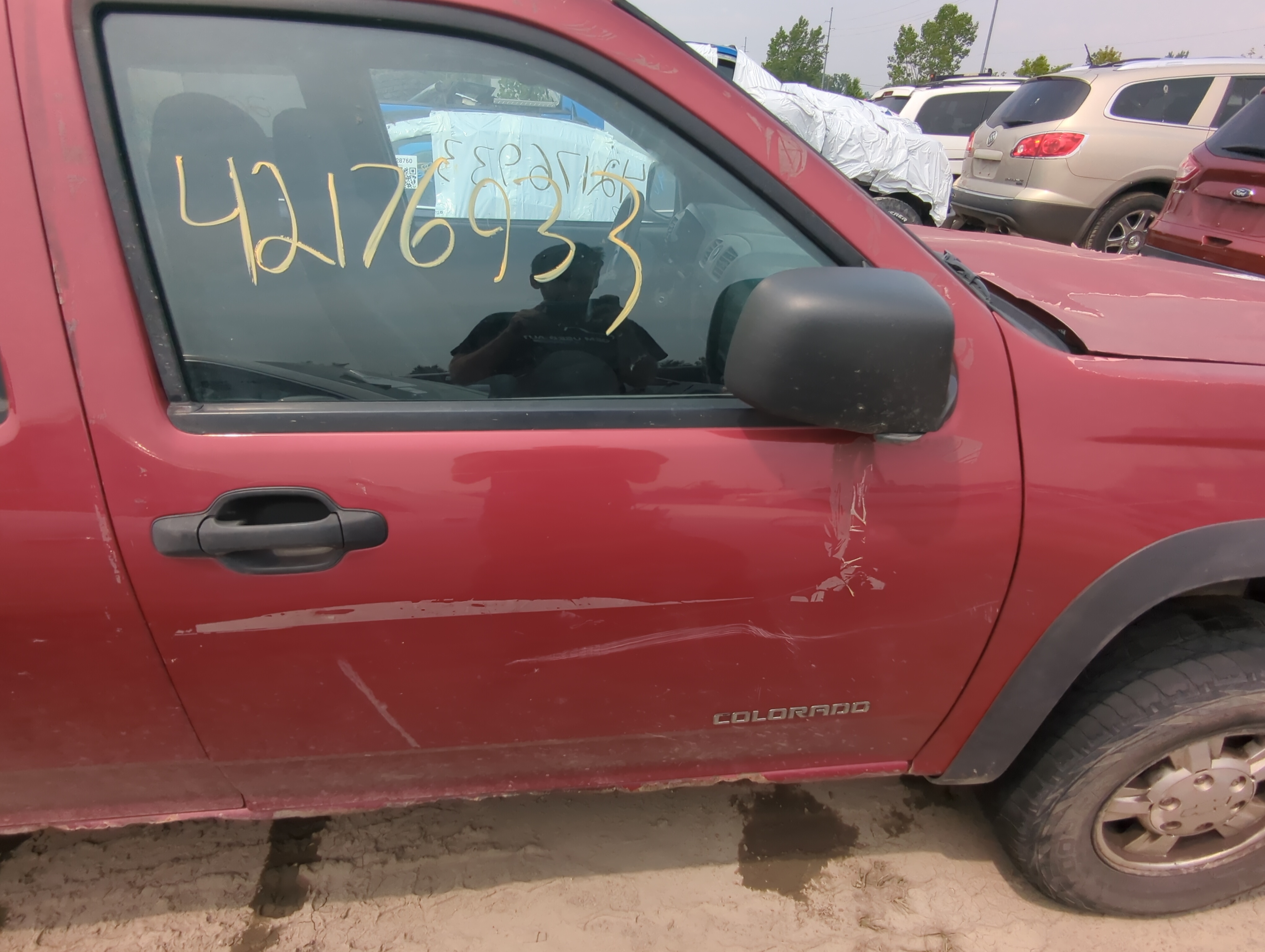 Picture of 2008-2012 Chevrolet Colorado Passenger Front Door Oem 1053492