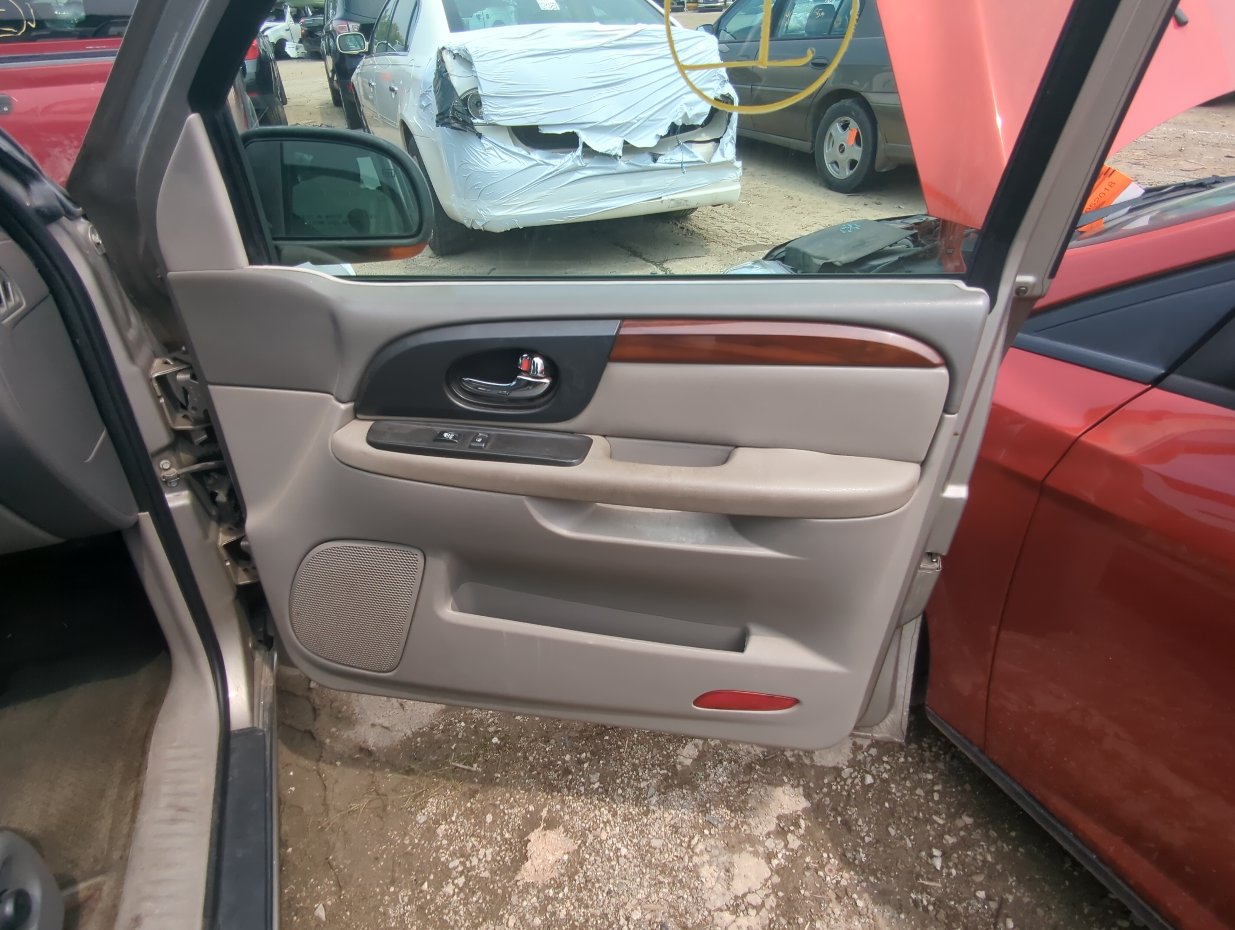 Picture of 2002 Gmc Envoy Front Right Passenger Interior Door Panel Trim 1053612