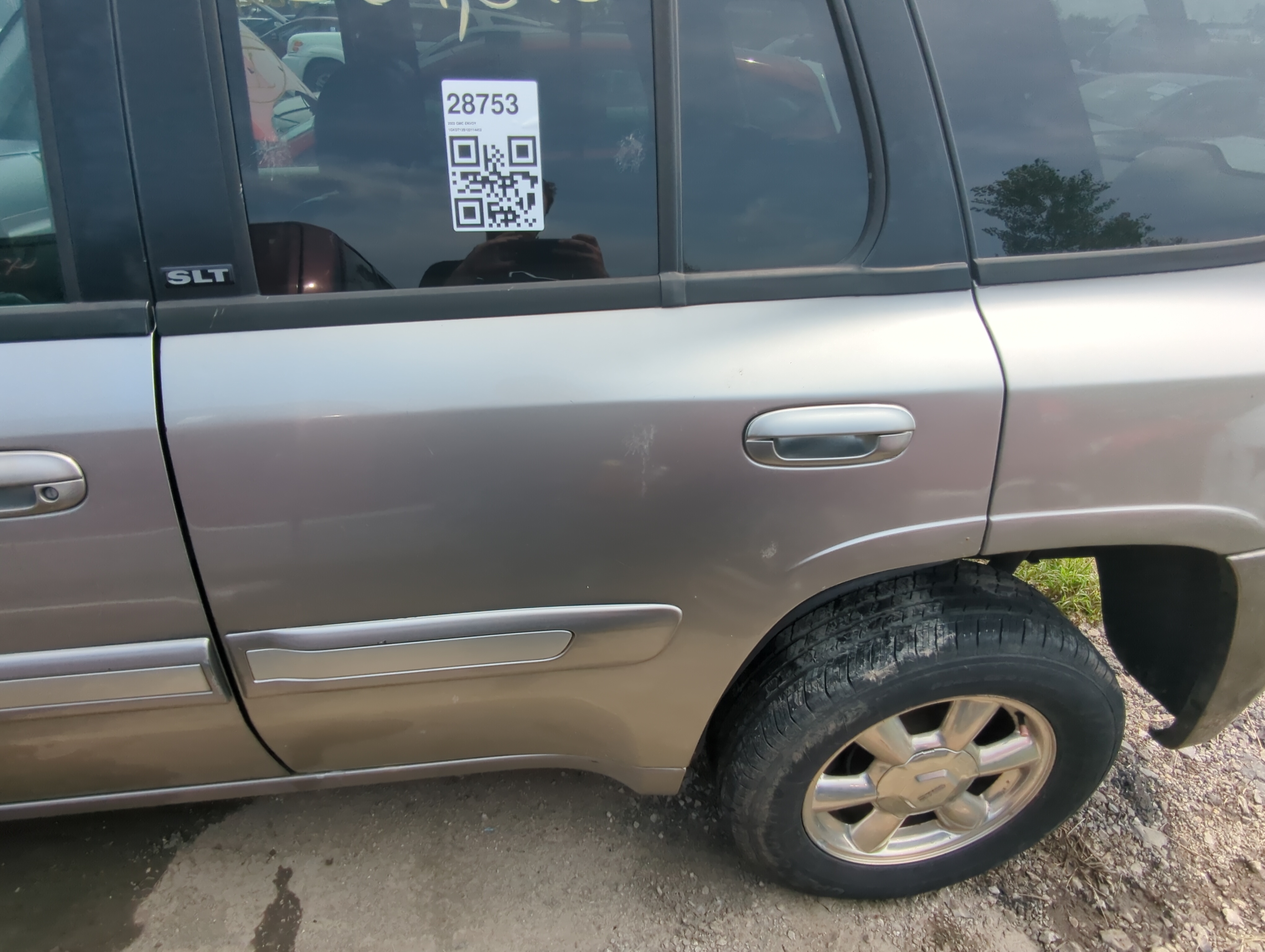 Picture of 2002-2004 Gmc Envoy Driver Rear Door Oem 1053665