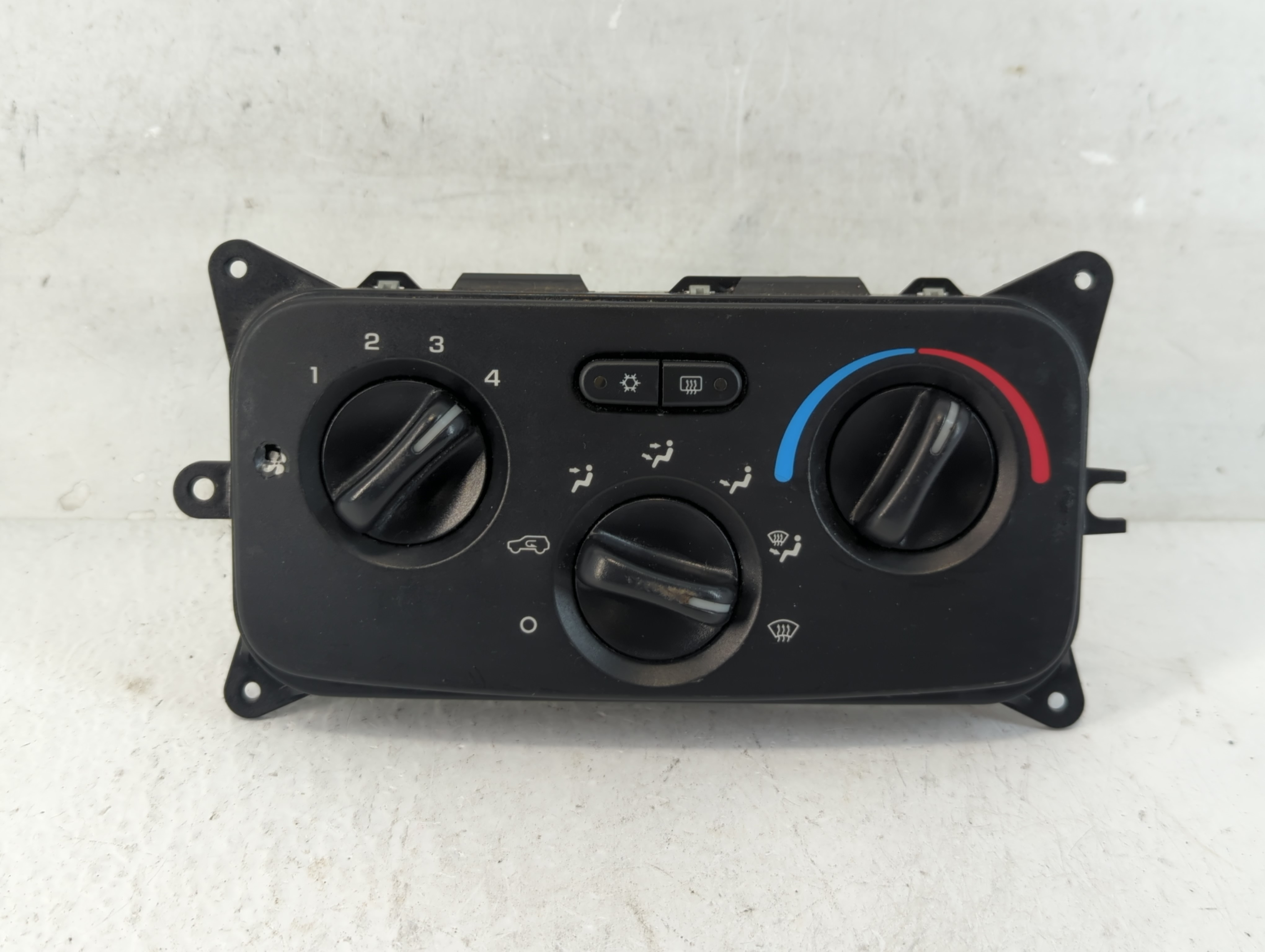 2004-2007 Jeep Liberty Ac Heater Climate Control P55037533ag 1053790 - Oemusedautoparts1.com