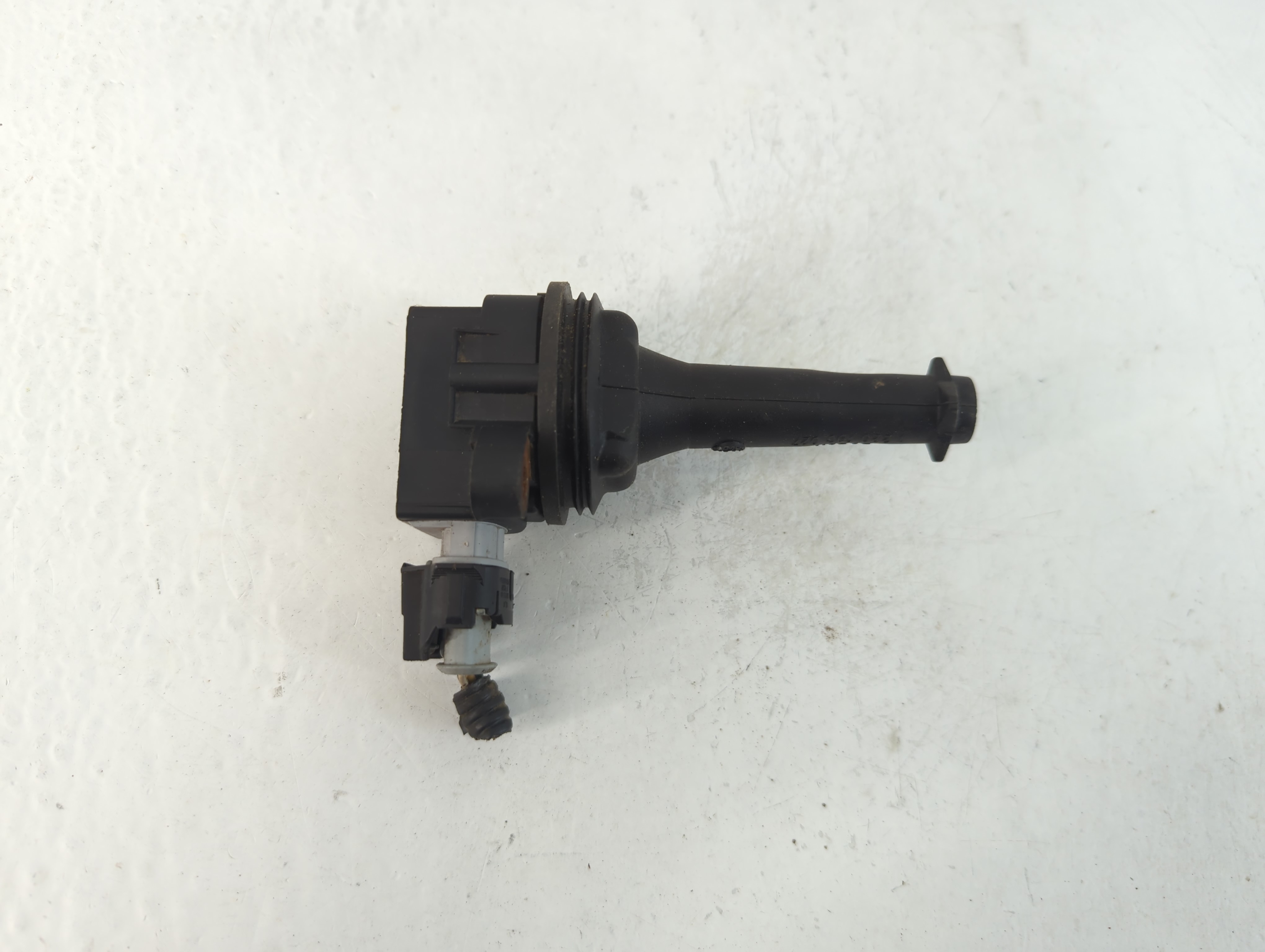 2004-2011 Volvo S40 Ignition Coil Igniter Pack 1053817 - Oemusedautoparts1.com