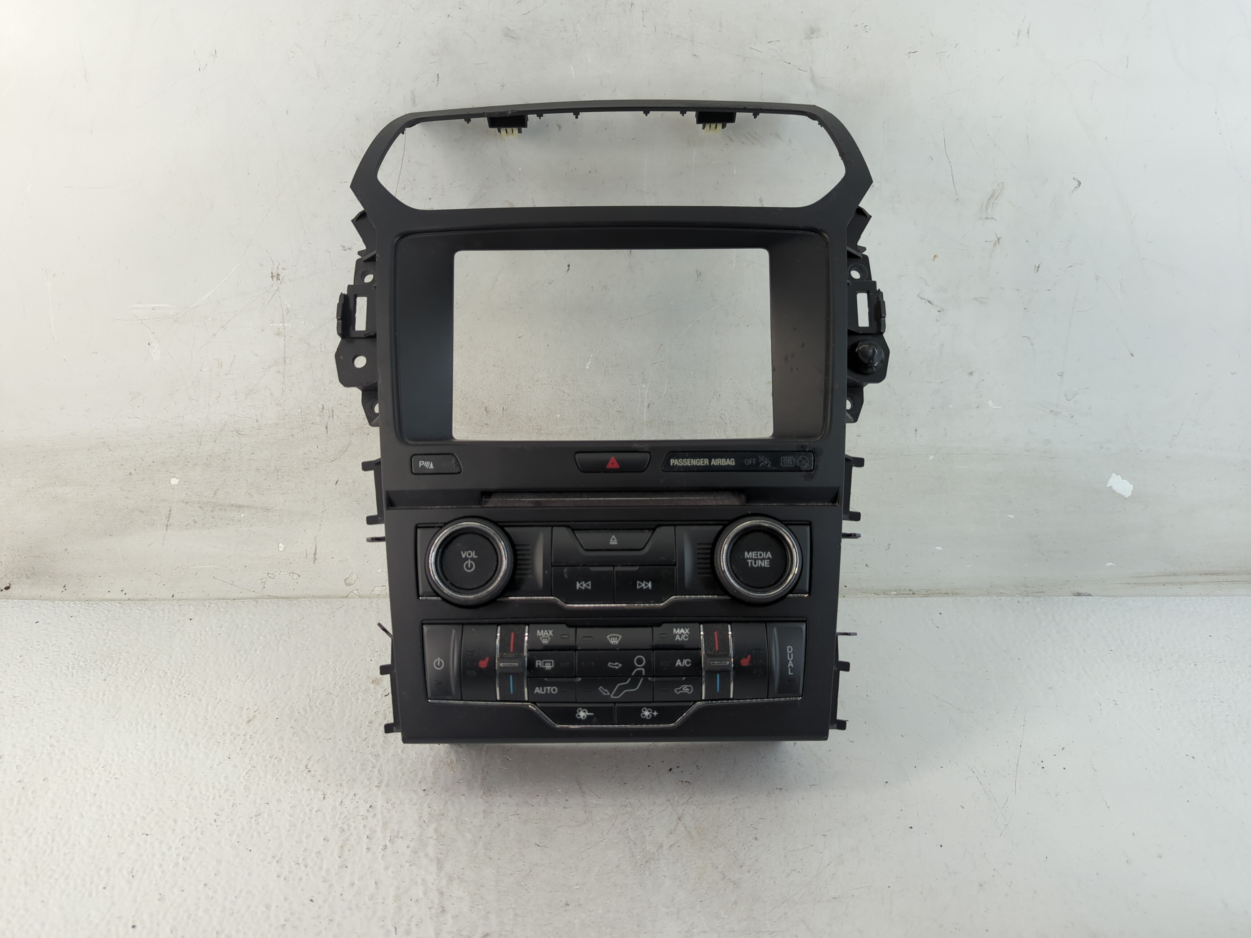 2016-2017 Ford Explorer Radio Control Panel 1053833 - Oemusedautoparts1.com