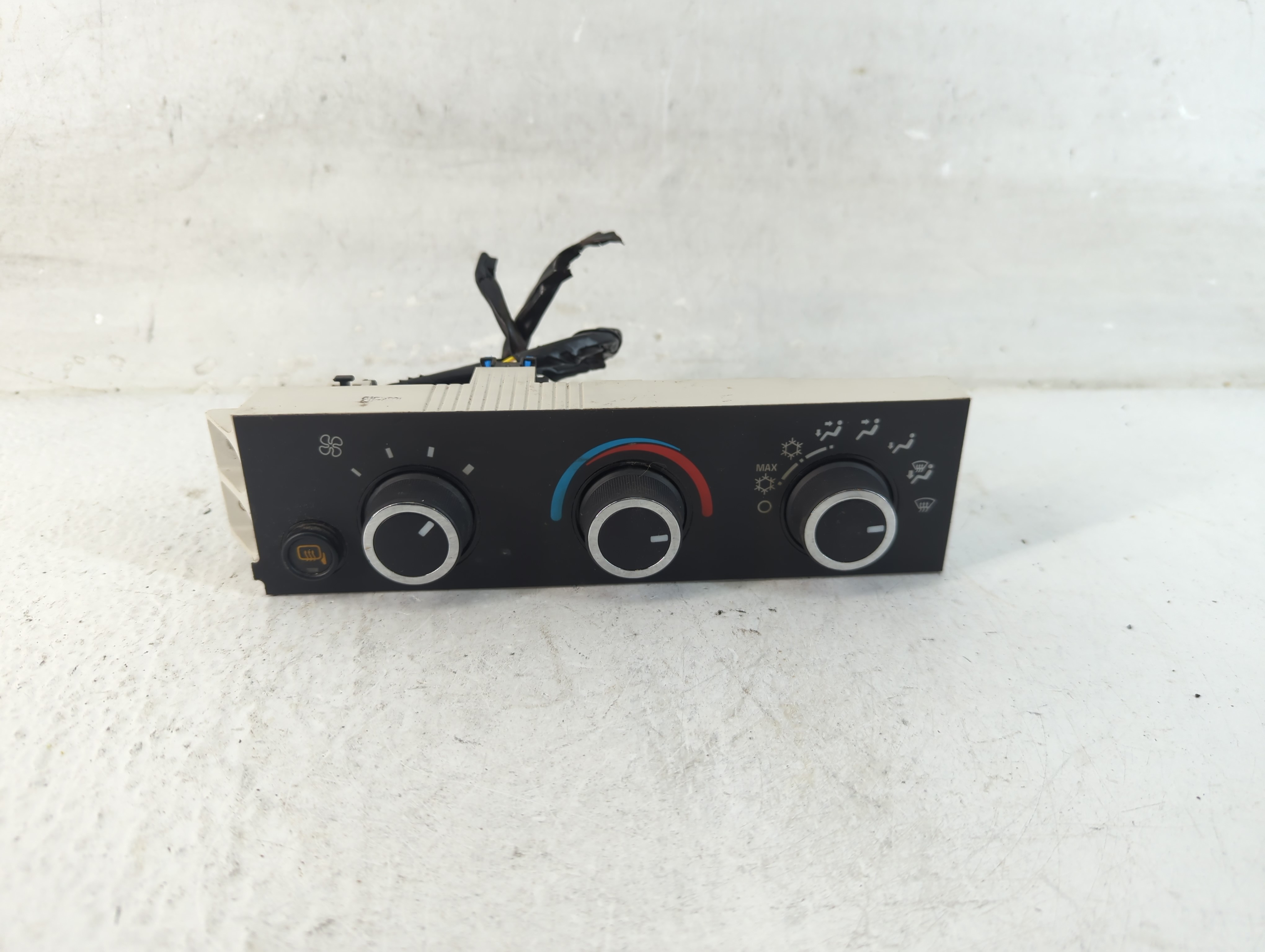 Chevrolet Express Cargo Ac Heater Climate Control 1053840 - Oemusedautoparts1.com