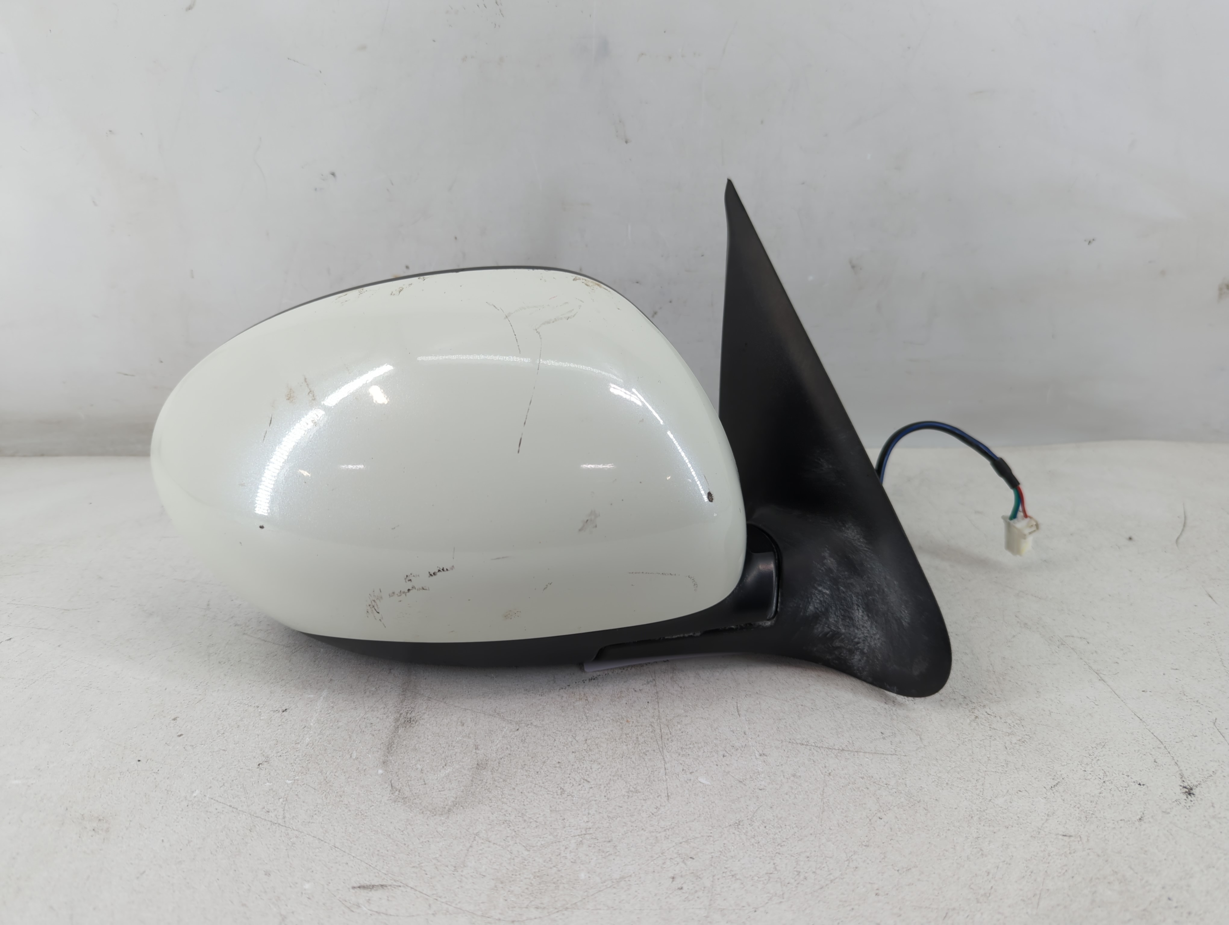 2012-2014 Nissan Juke Passenger Right Side View Power Door Mirror White 1053843 - Oemusedautoparts1.com
