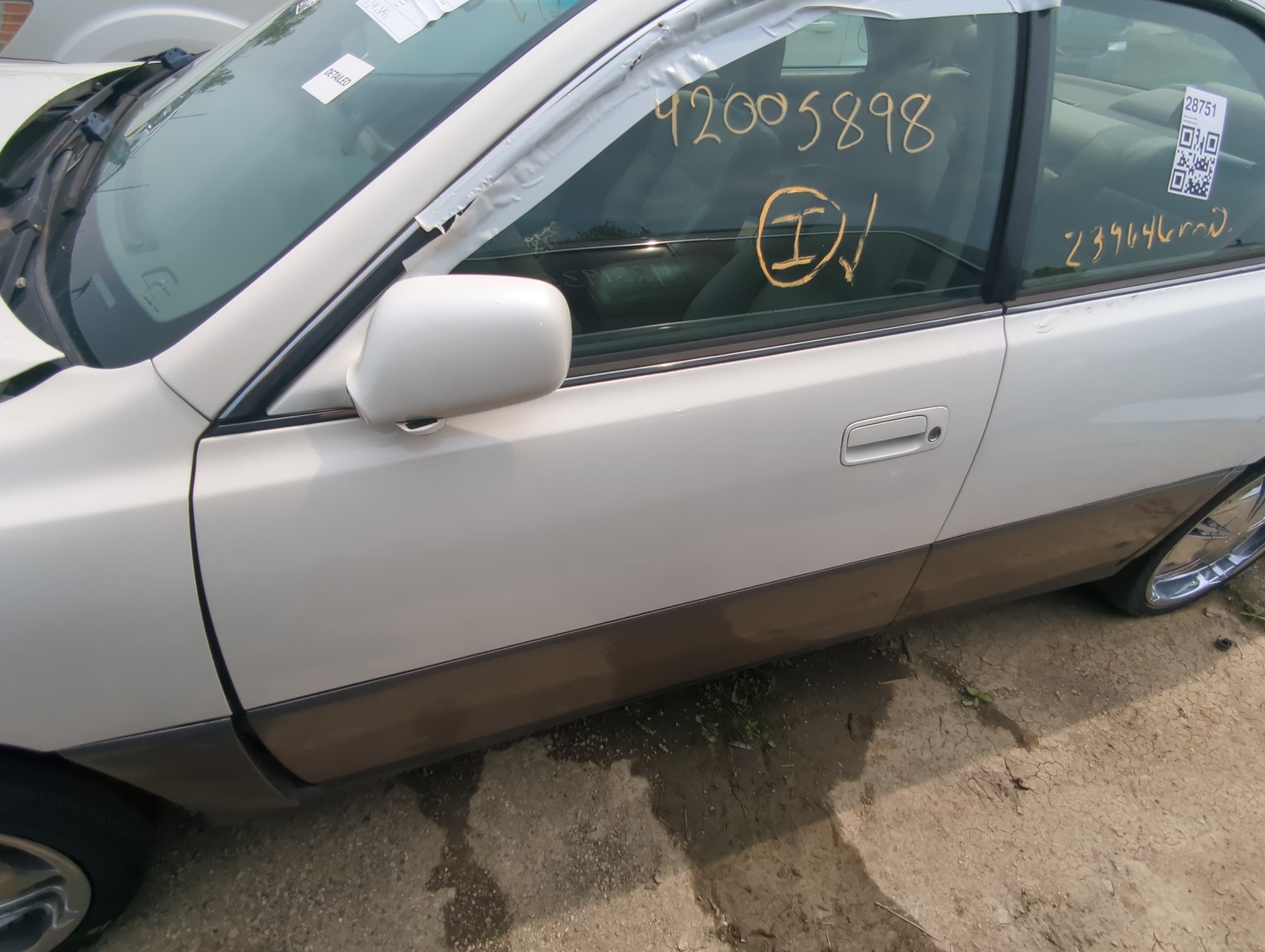 Picture of 1997-2001 Lexus Es300 Driver Front Door Oem 1053909