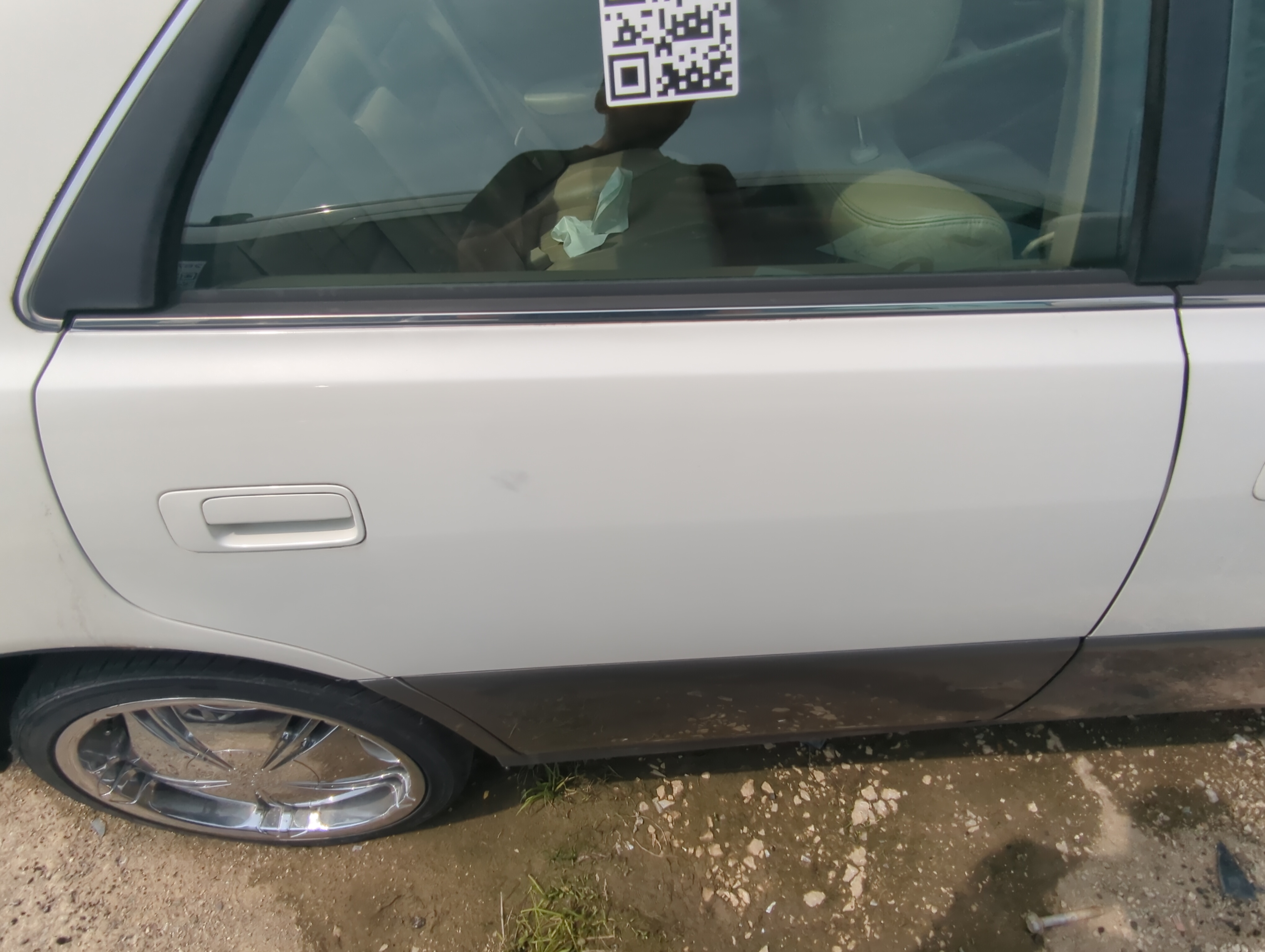Picture of 1997-2001 Lexus Es300 Passenger Rear Door Oem 1053910