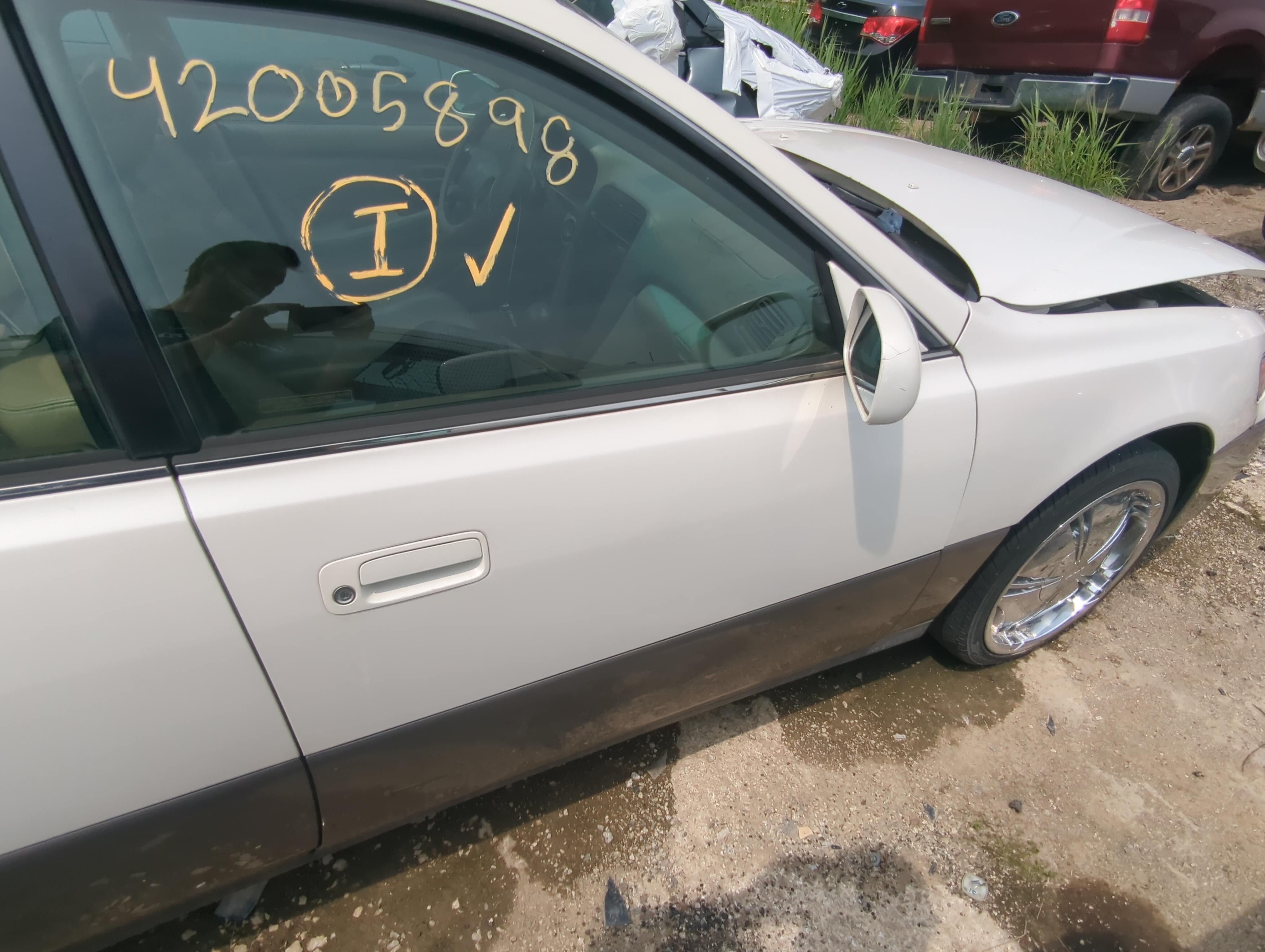 Picture of 1997-2001 Lexus Es300 Passenger Front Door Oem 1053912