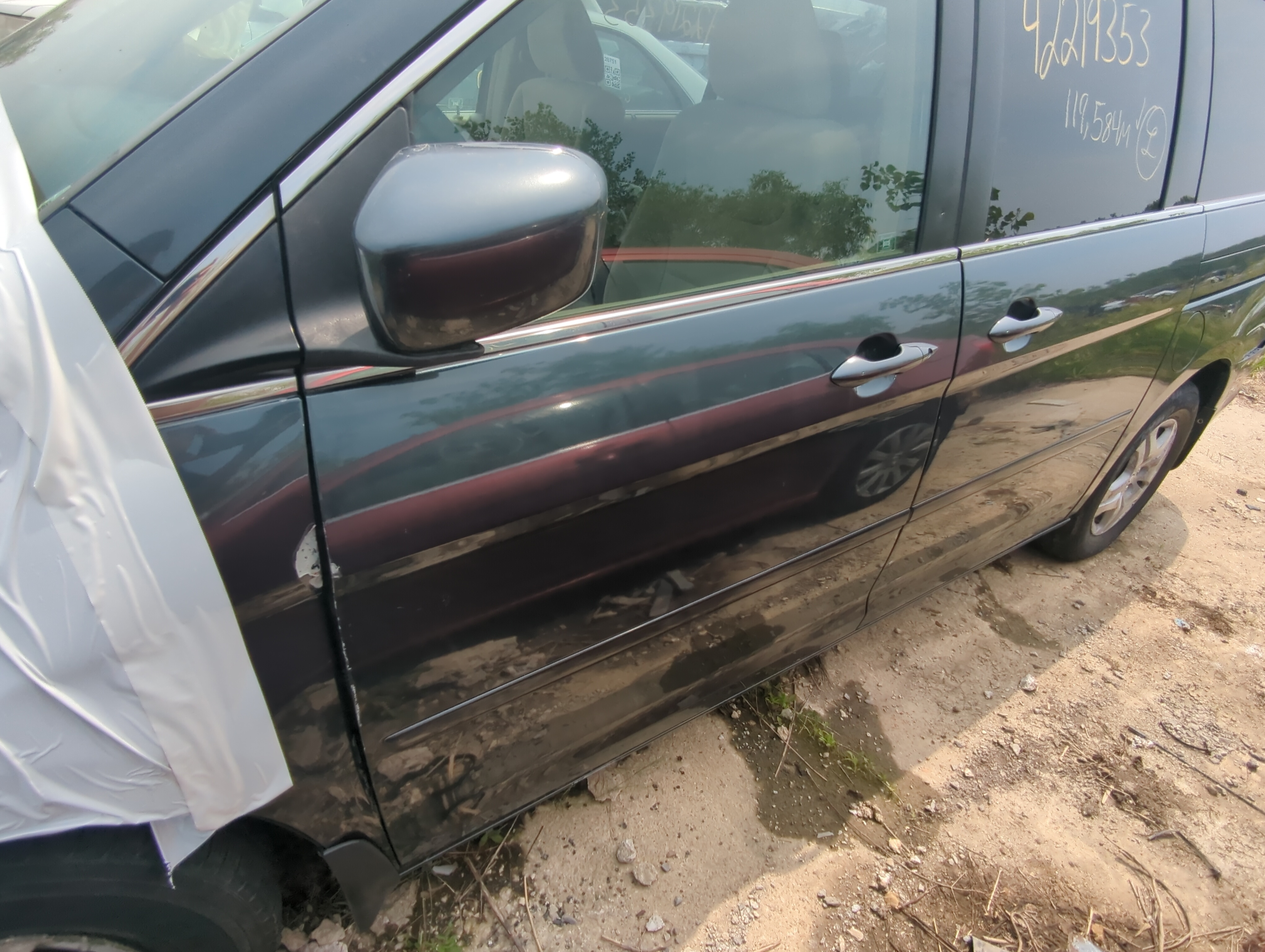 2005-2007 Honda Odyssey Driver Front Door Oem 1054058 - Oemusedautoparts1.com