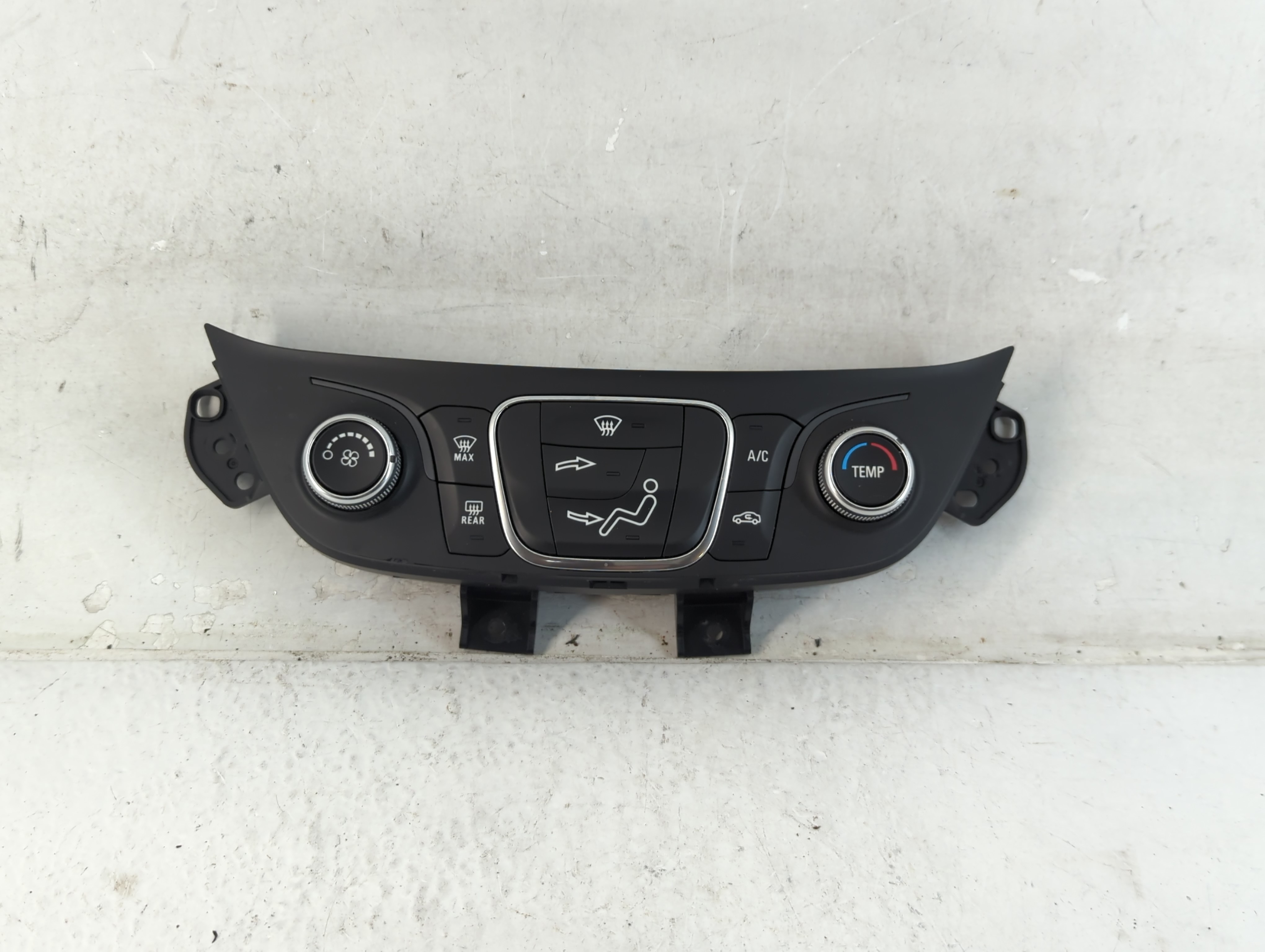 2019-2021 Chevrolet Equinox Ac Heater Climate Control 84422503 1054197 - Oemusedautoparts1.com