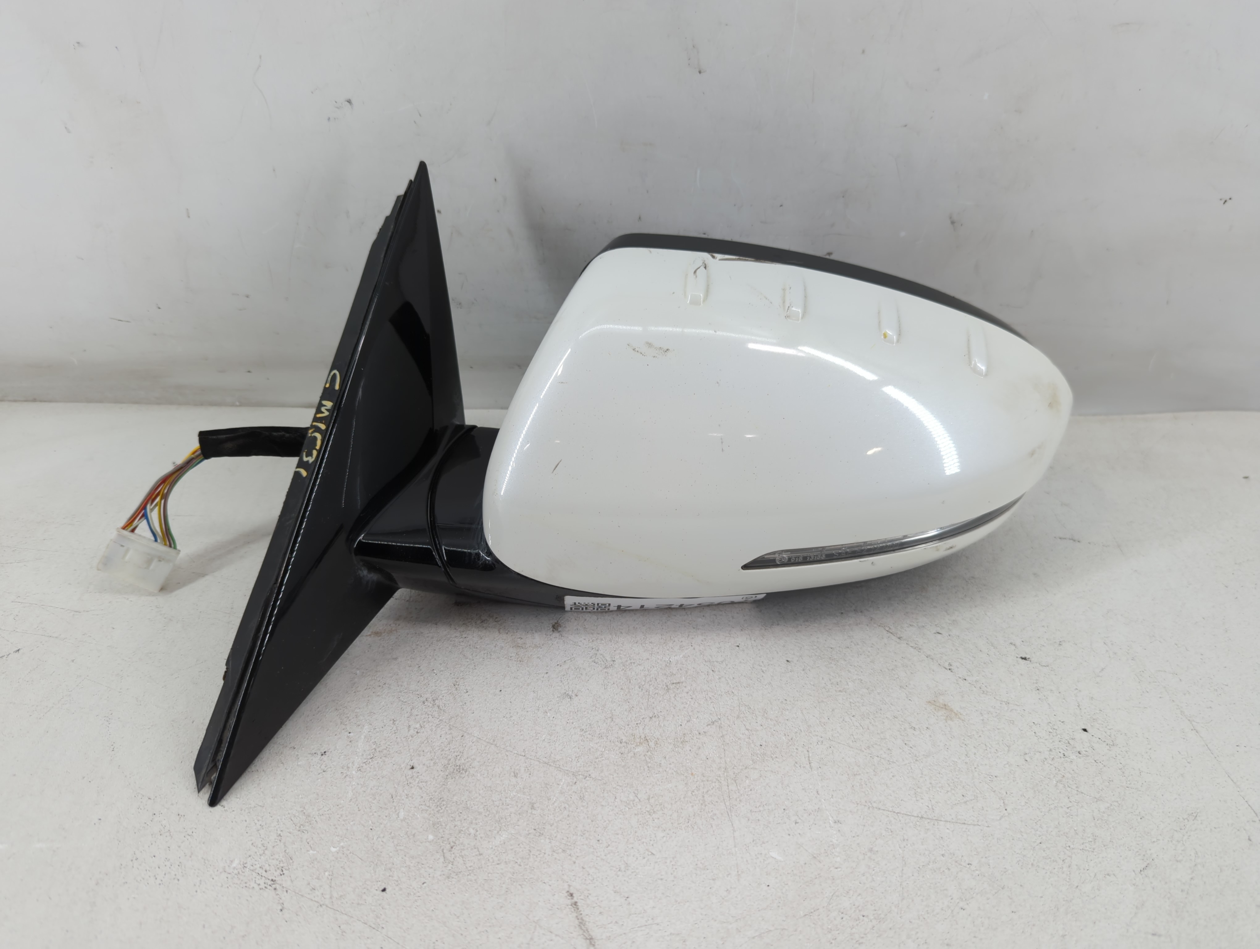 2014-2016 Kia Cadenza Driver Left Side View Power Door Mirror White 1054214 - Oemusedautoparts1.com