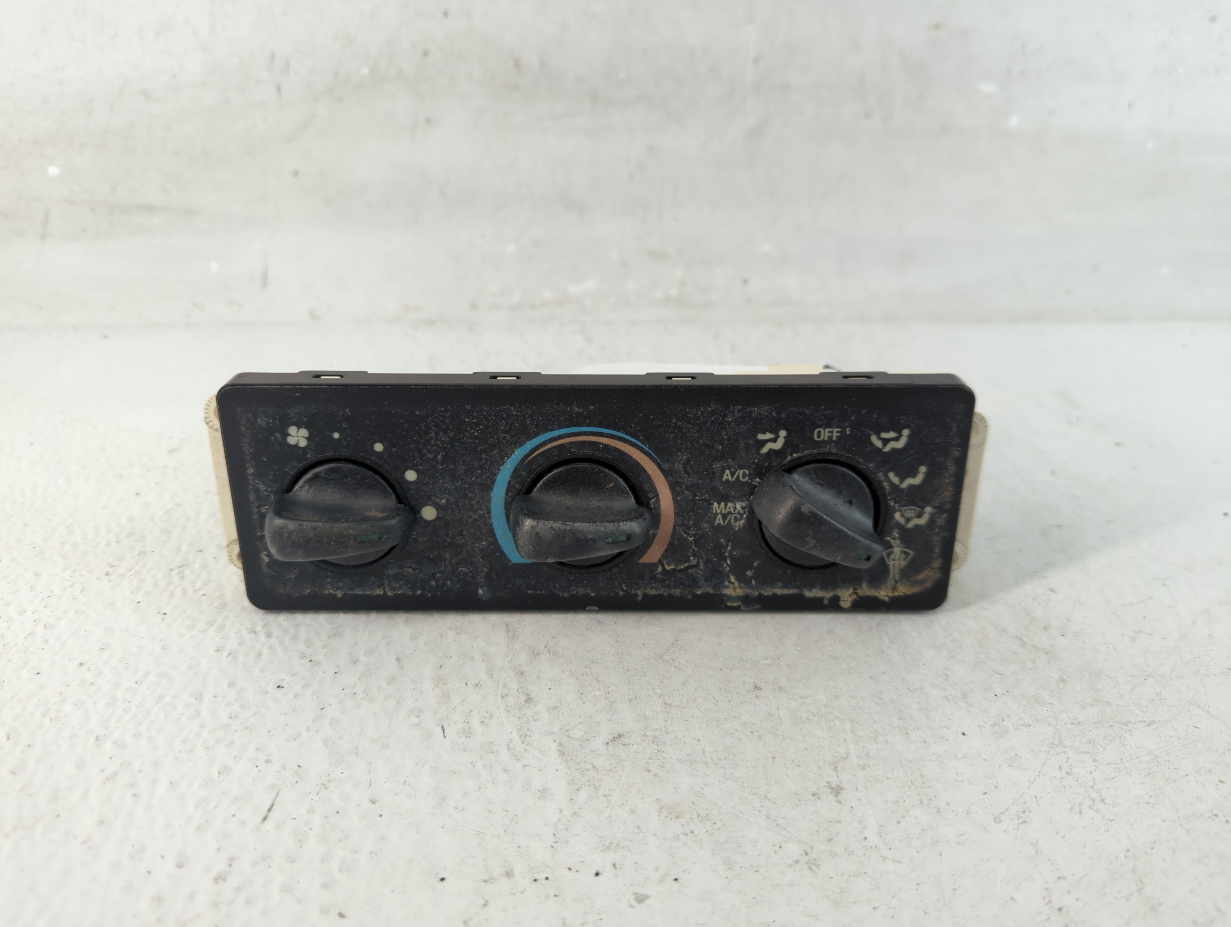 1999-2004 Ford F-250 Super Duty Ac Heater Climate Control 1054699 - Oemusedautoparts1.com