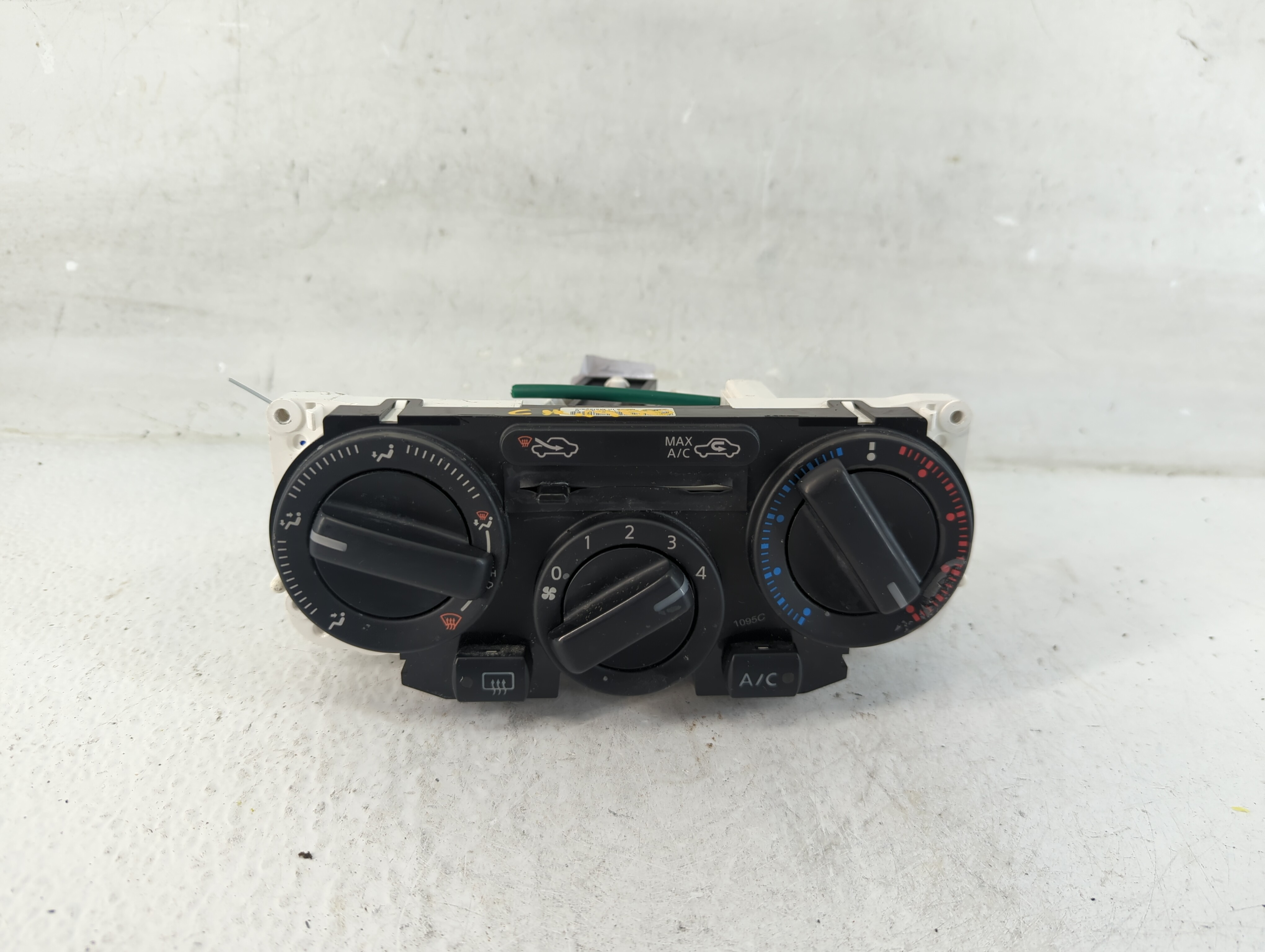 2010-2012 Nissan Versa Ac Heater Climate Control 1054905 - Oemusedautoparts1.com