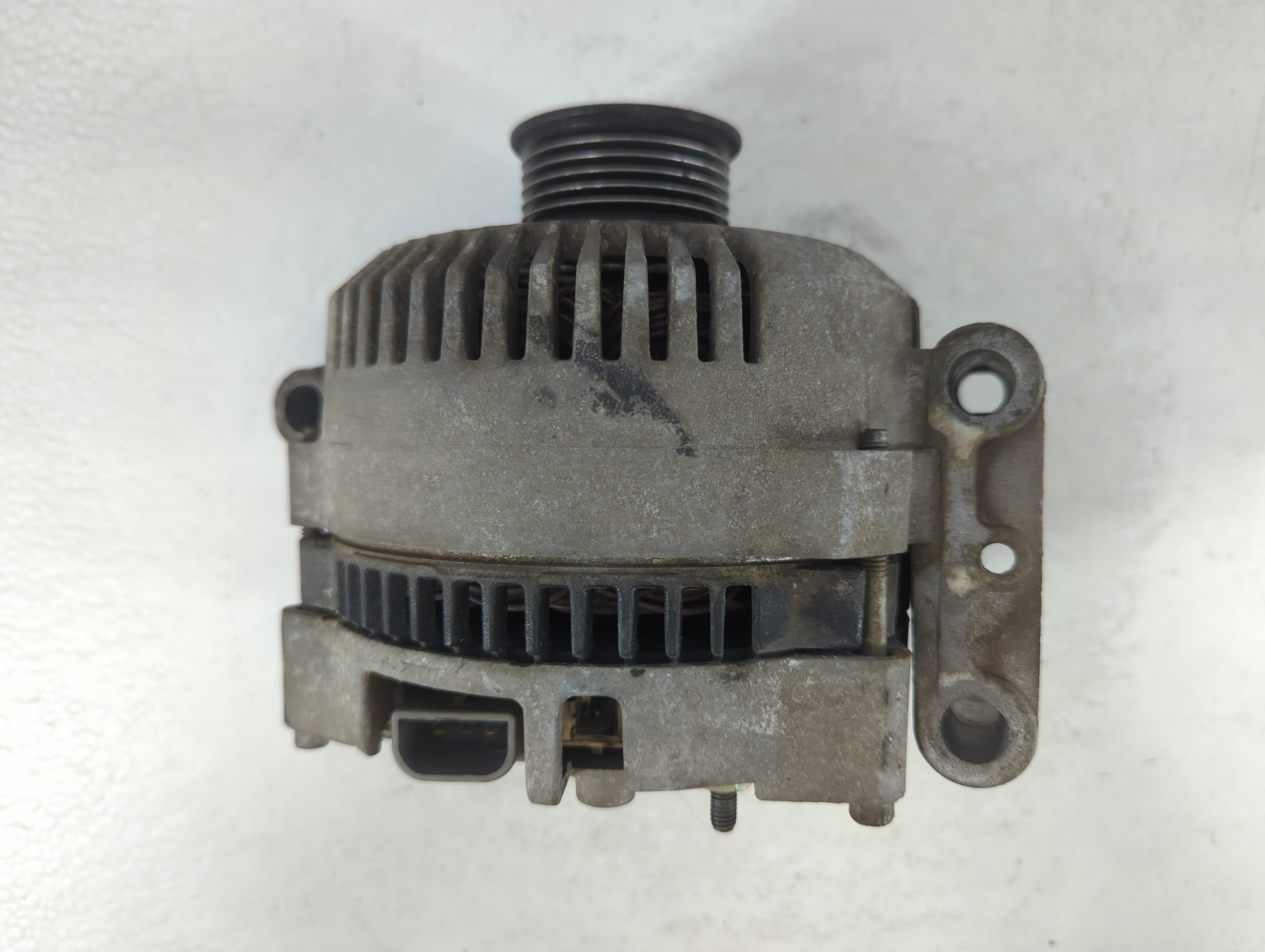 2004 Ford Explorer Alternator Generator Charging Assembly Engine Oem 1054911 - Oemusedautoparts1.com