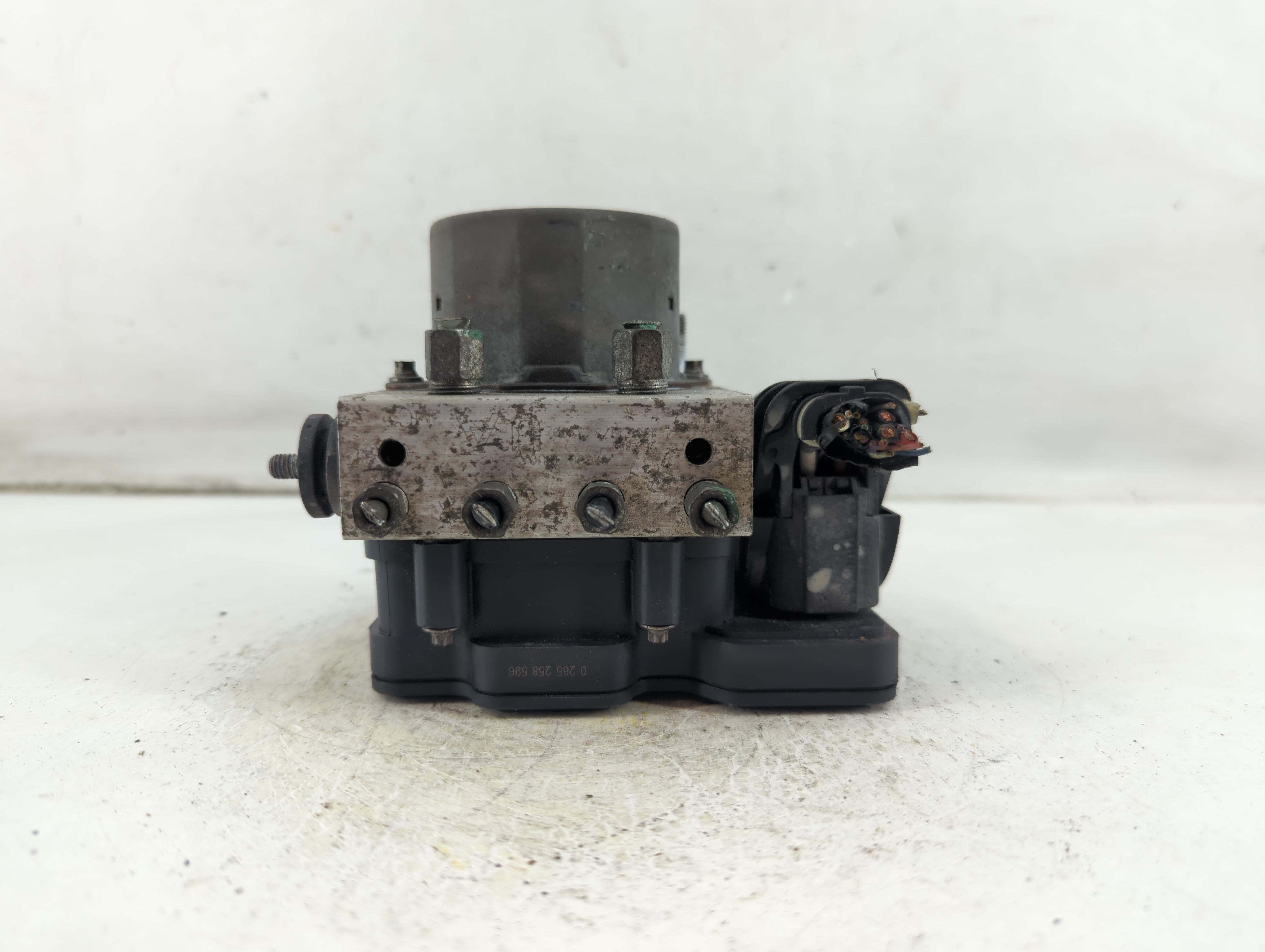 2017-2018 Nissan Altima Abs Pump Control Module 1054974 - Oemusedautoparts1.com