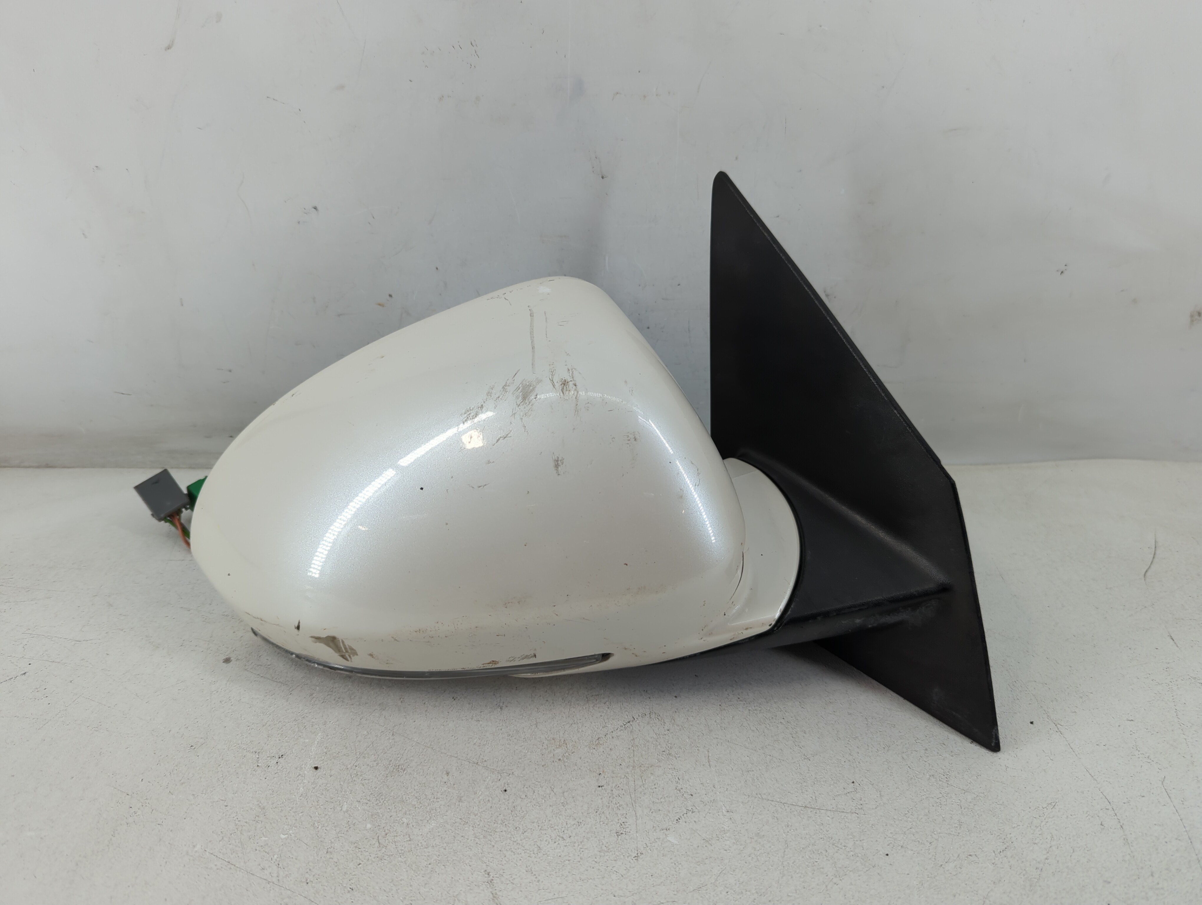 2013-2017 Buick Enclave Passenger Right Side View Power Door Mirror 1054982 - Oemusedautoparts1.com
