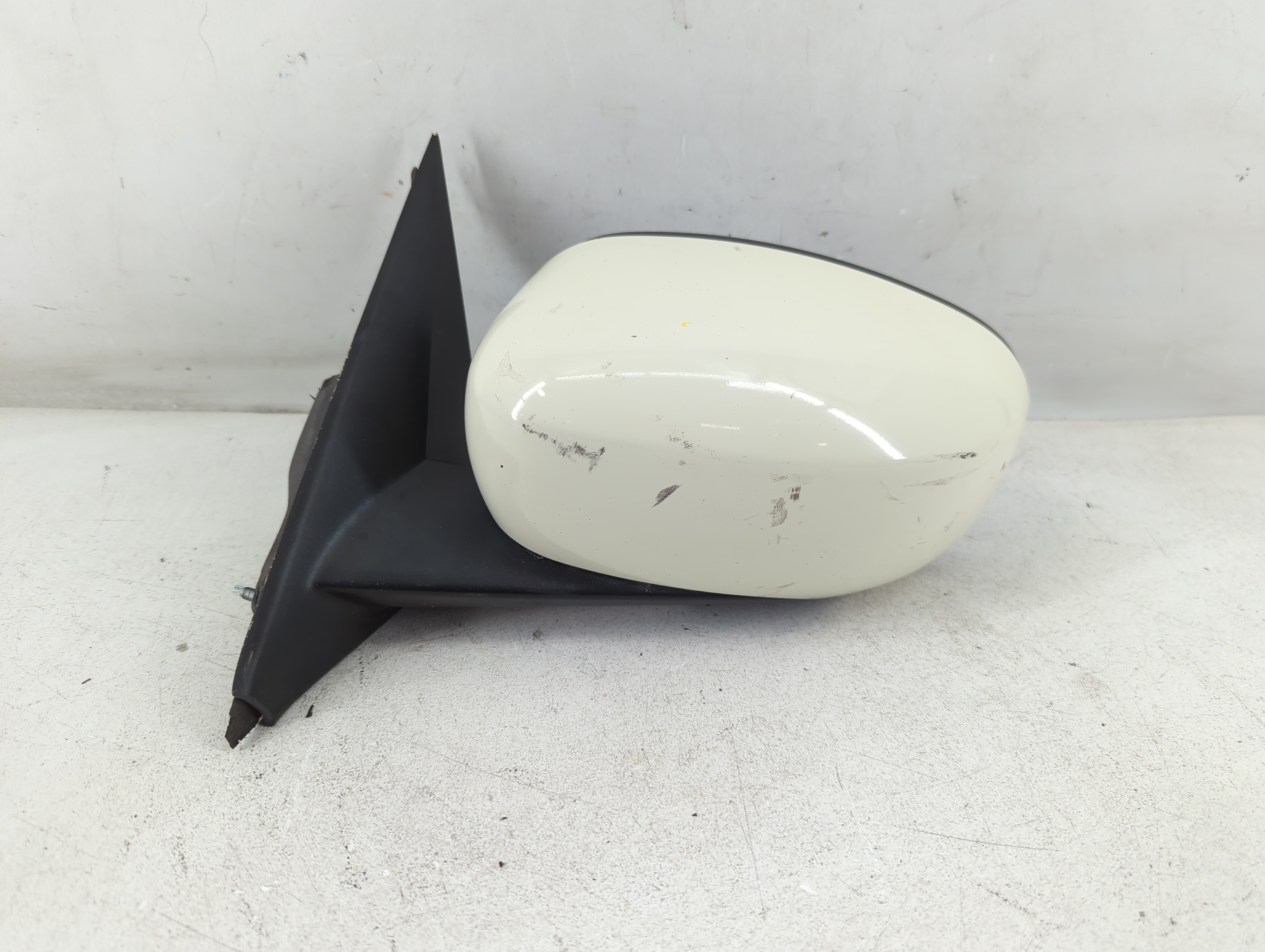 2006-2010 Chrysler 300 Driver Left Side View Power Door Mirror White 1055209 - Oemusedautoparts1.com