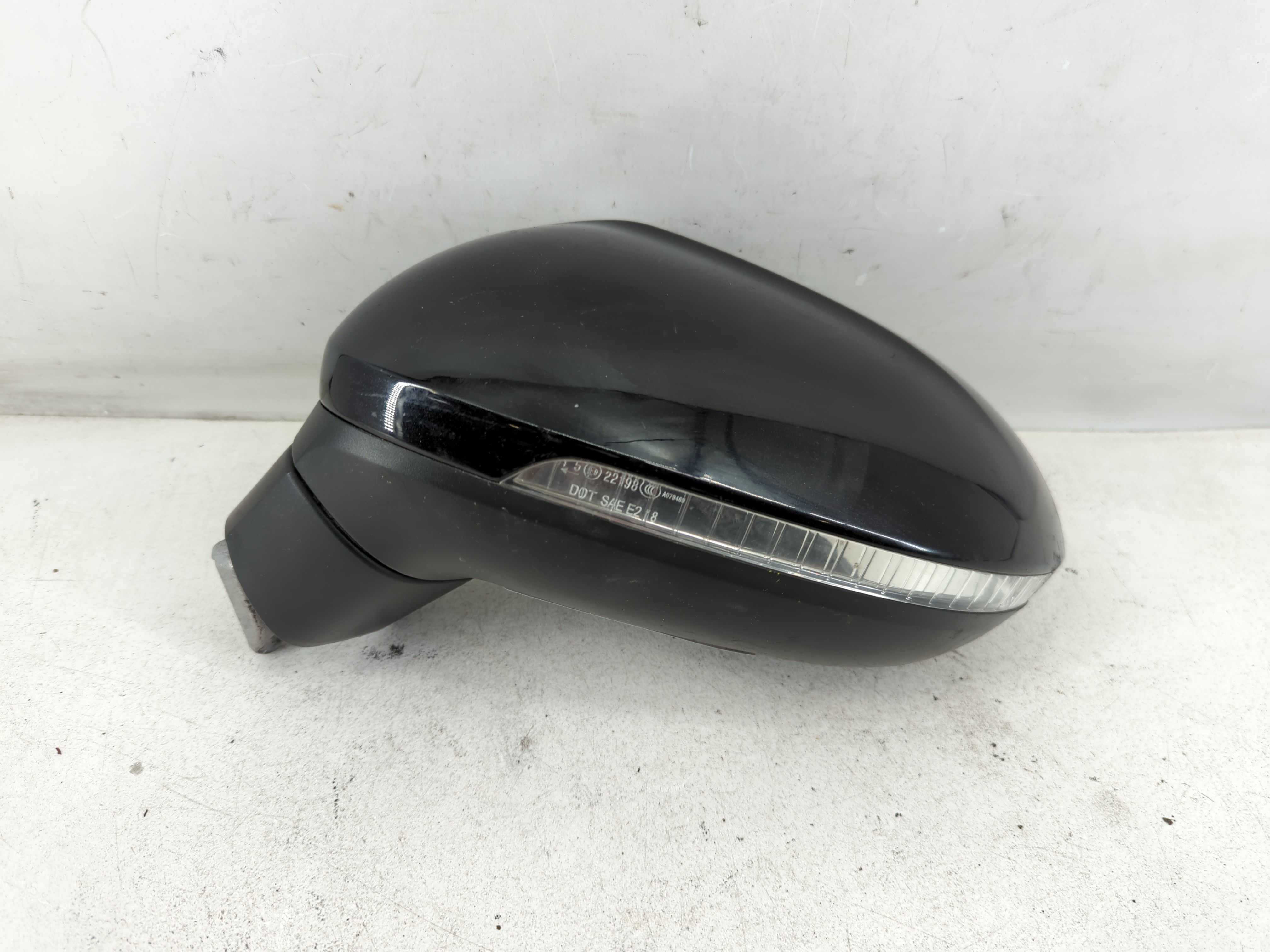 2016-2020 Volkswagen Passat Driver Left Side View Power Door Mirror 1055214 - Oemusedautoparts1.com