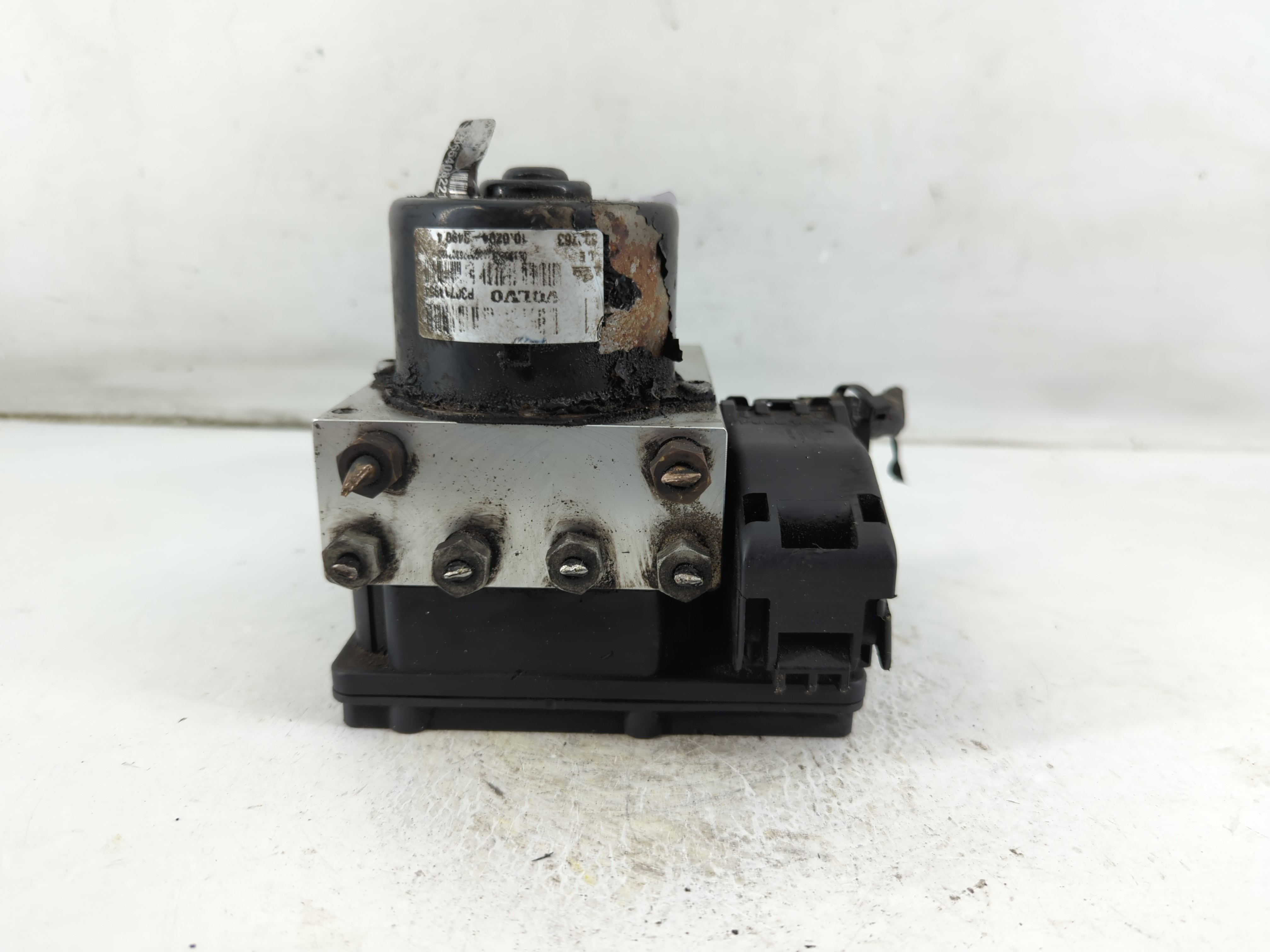 Volvo V60 Abs Pump Control Module 1055300 - Oemusedautoparts1.com