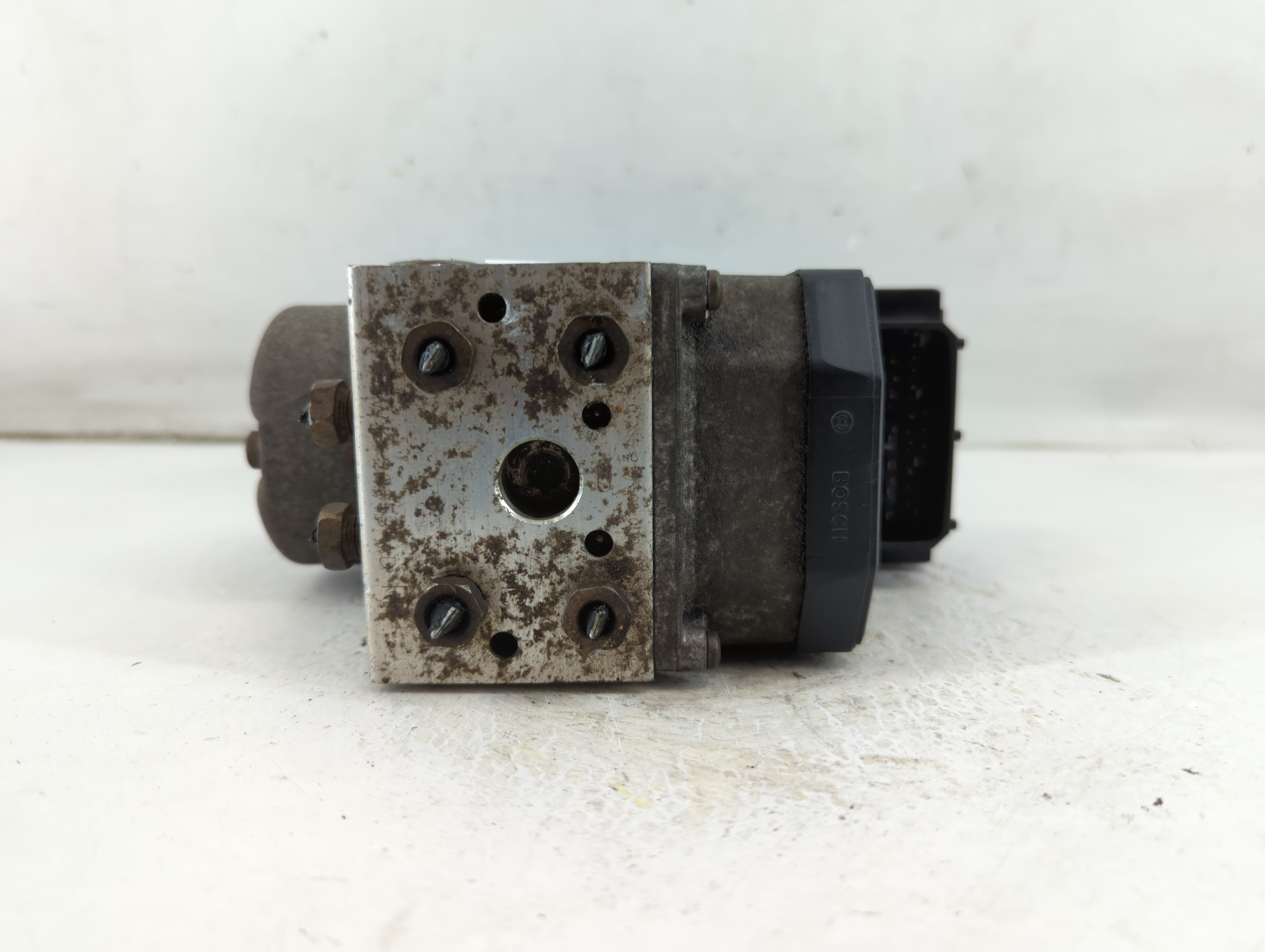 2005-2005 Lincoln Town Car Abs Pump Control Module 1055305 - Oemusedautoparts1.com