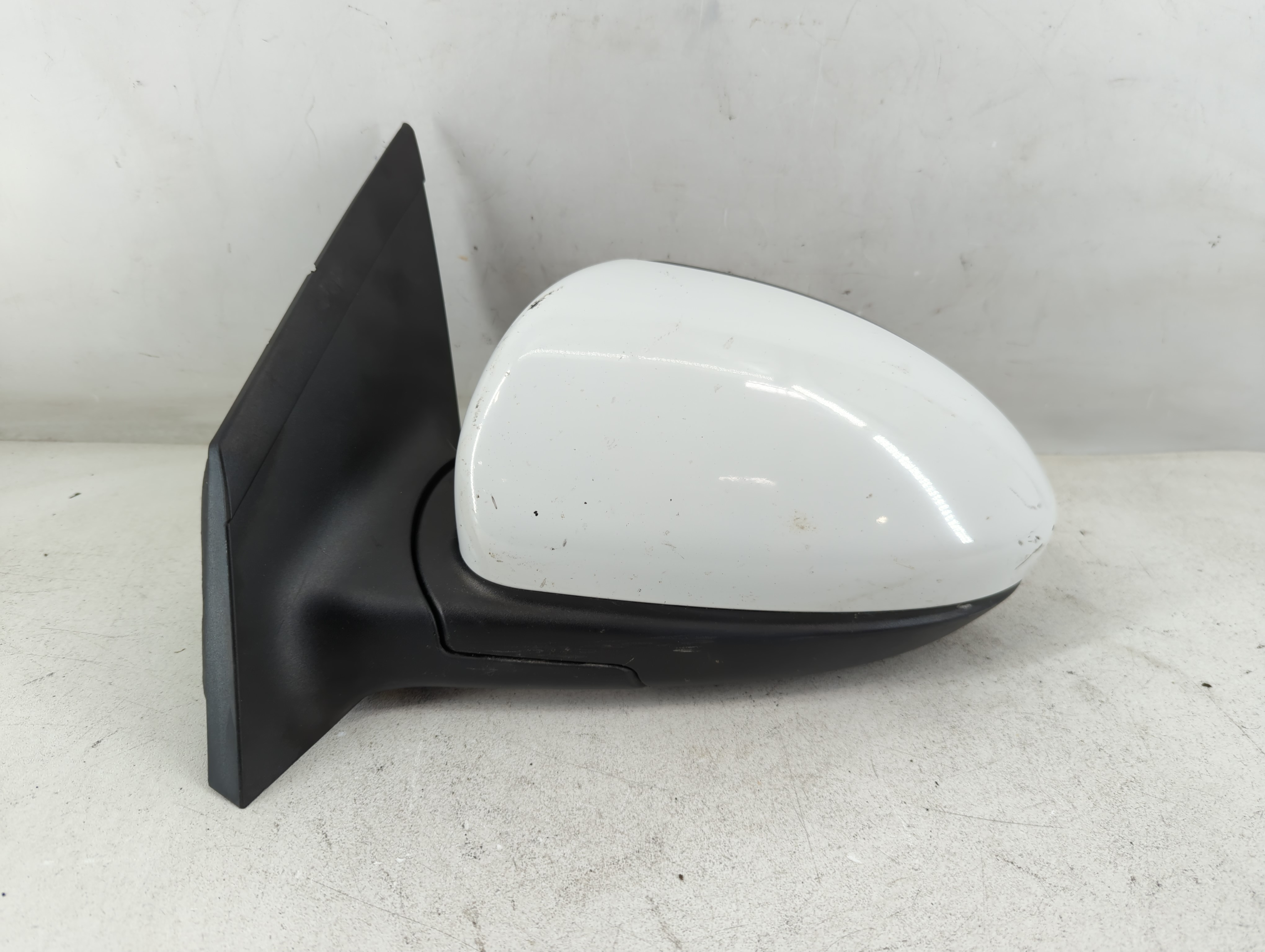2016-2019 Chevrolet Cruze Driver Left Side View Power Door Mirror White 1055321 - Oemusedautoparts1.com