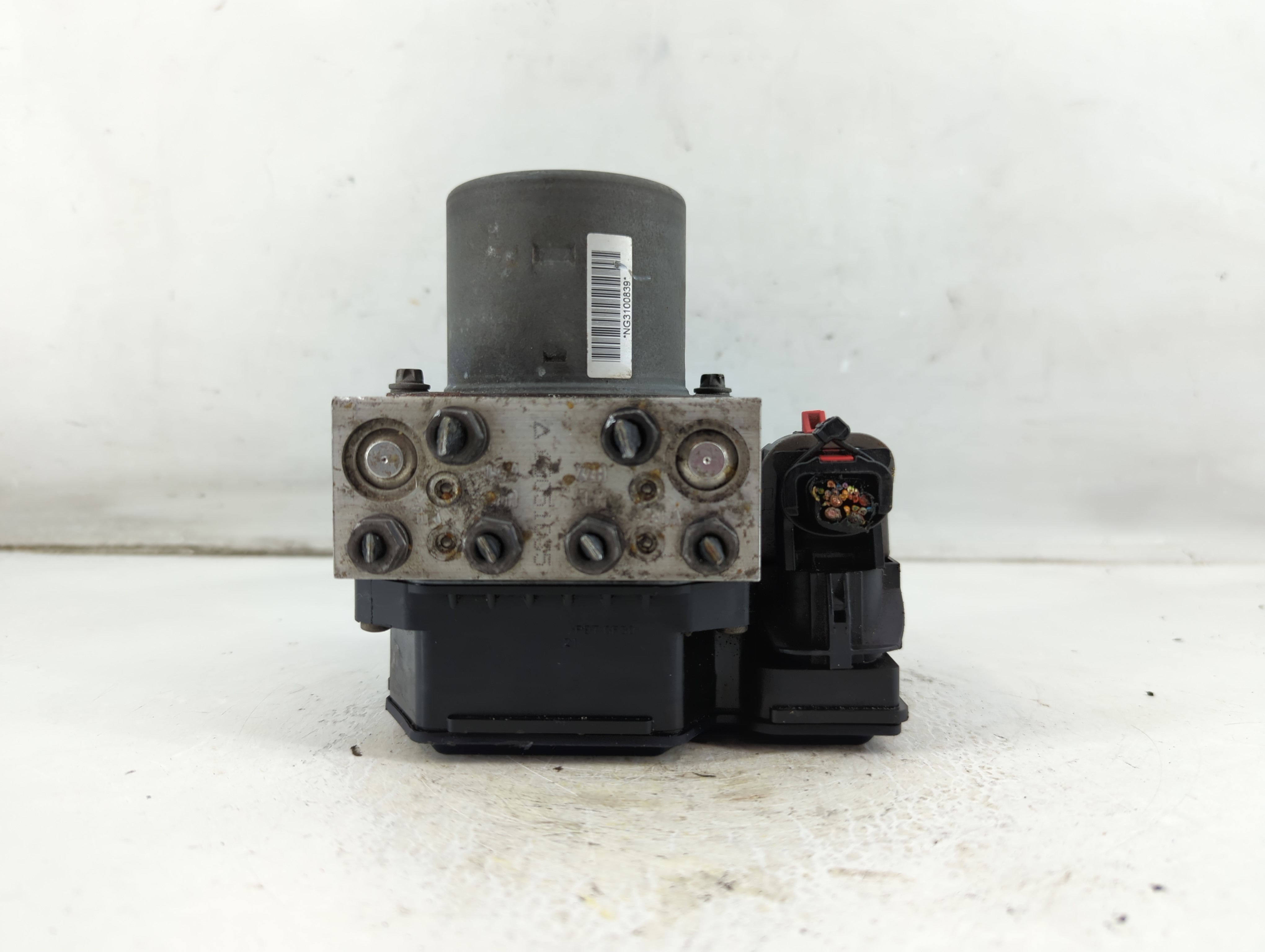 2015-2018 Volkswagen Tiguan Abs Pump Control Module 1055390 - Oemusedautoparts1.com