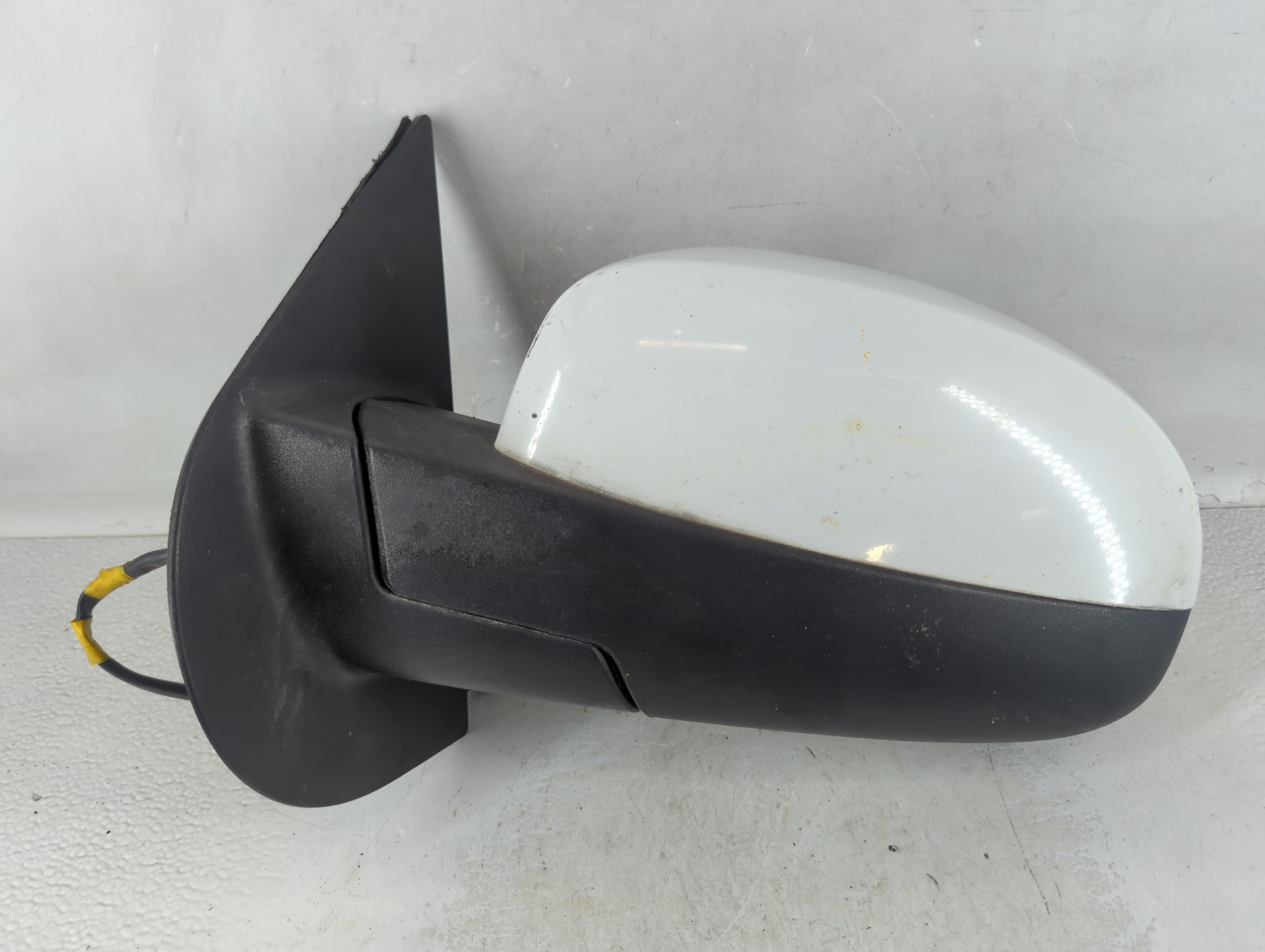 Gmc Yukon Xl Driver Left Side View Power Door Mirror White 1055400 - Oemusedautoparts1.com