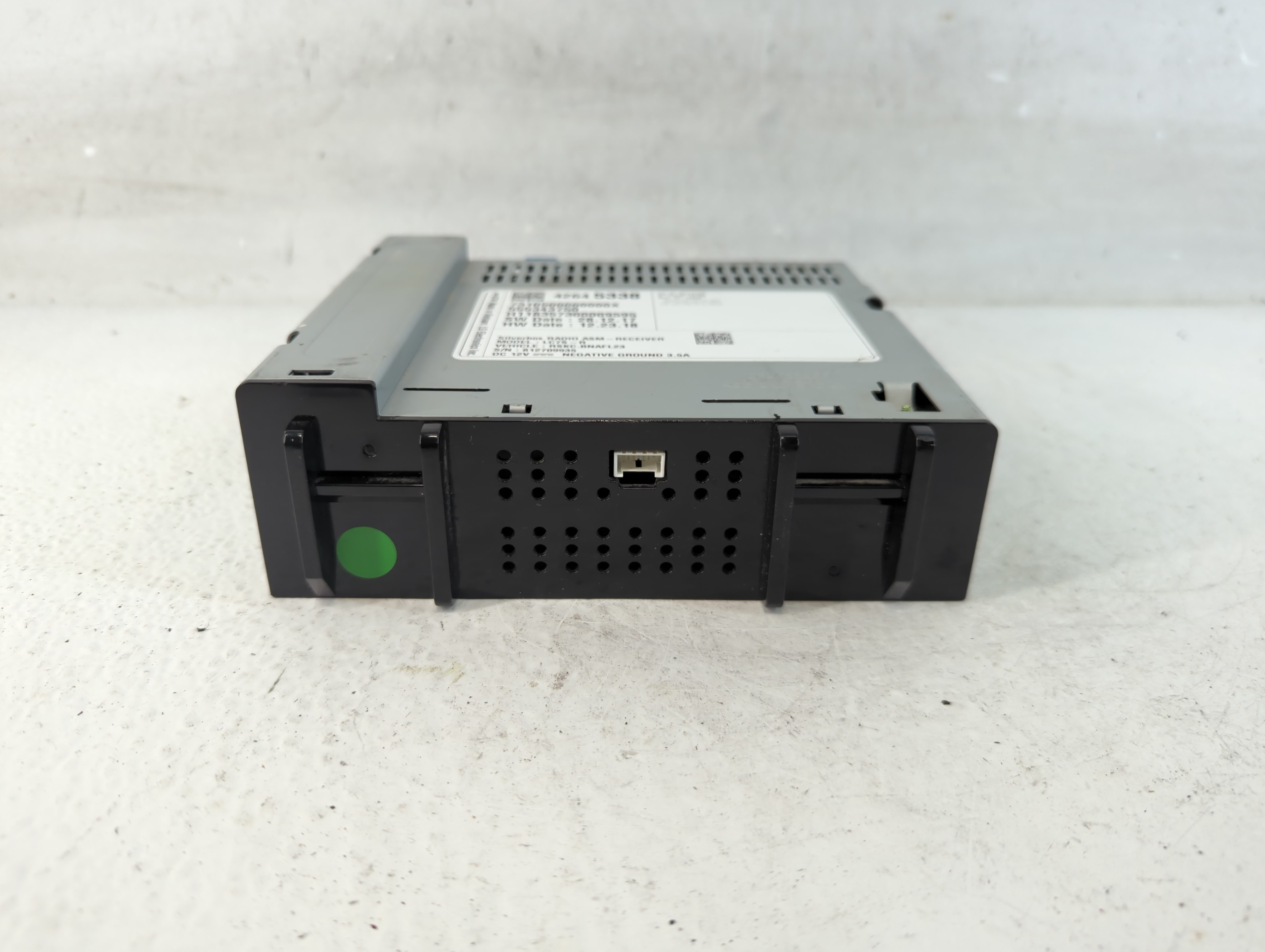 2017-2018 Chevrolet Silverado 2500 Am Fm Cd Player Radio Receiver 1055403 - Oemusedautoparts1.com