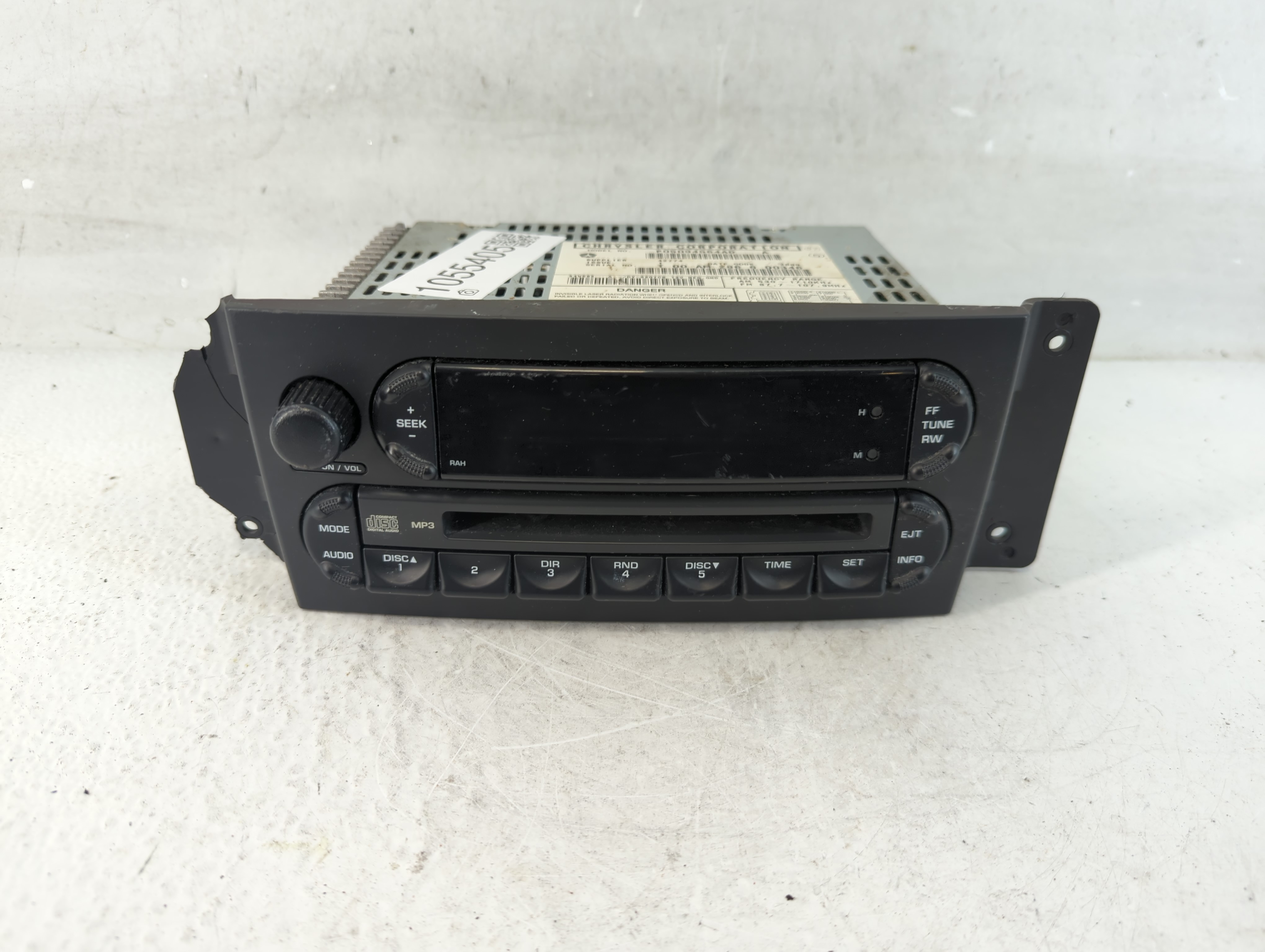 2004-2008 Chrysler Pacifica Am Fm Cd Player Radio Receiver 1055405 - Oemusedautoparts1.com