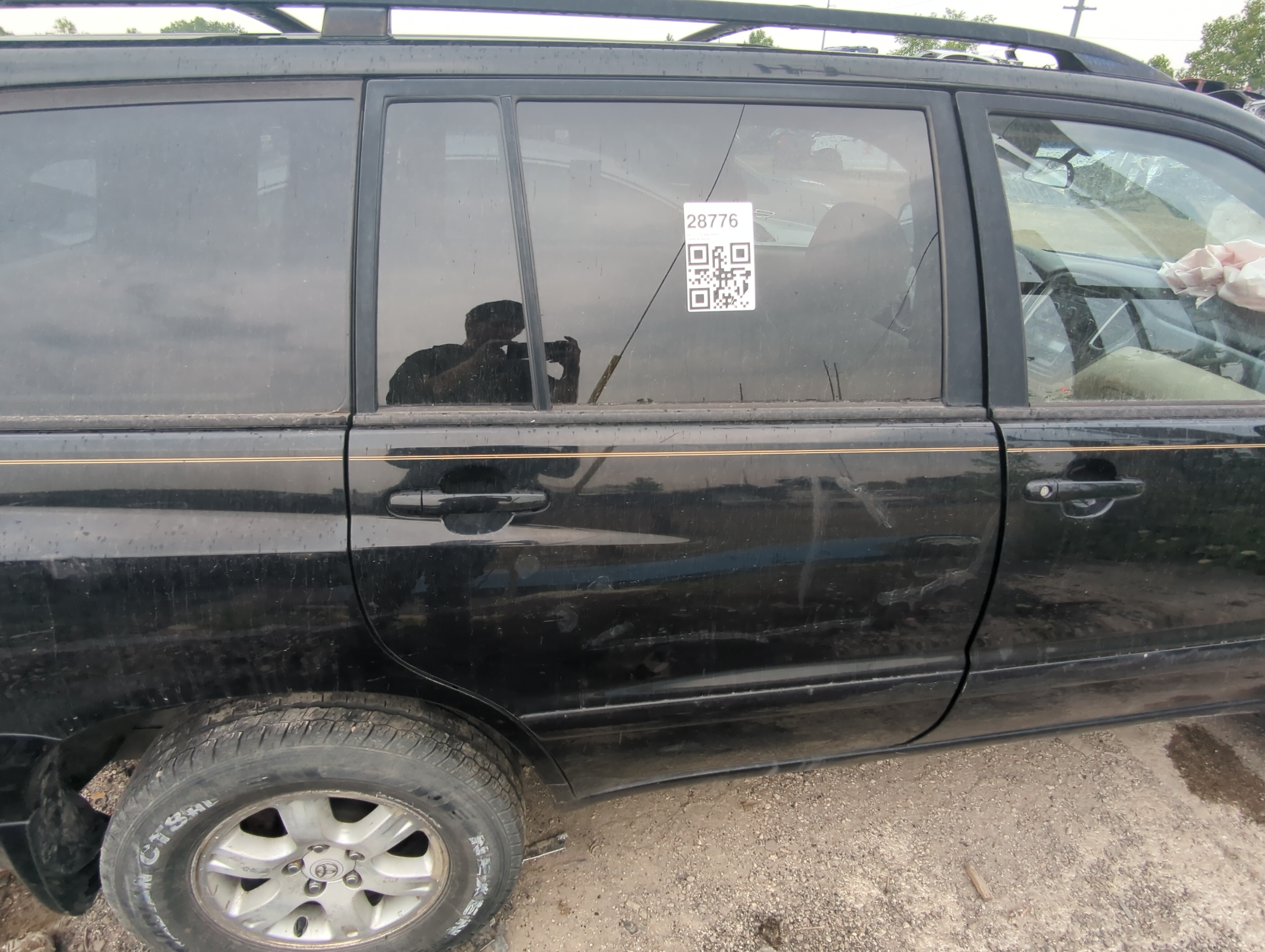 Picture of 2001-2007 Toyota Highlander Passenger Rear Door Oem 1056196