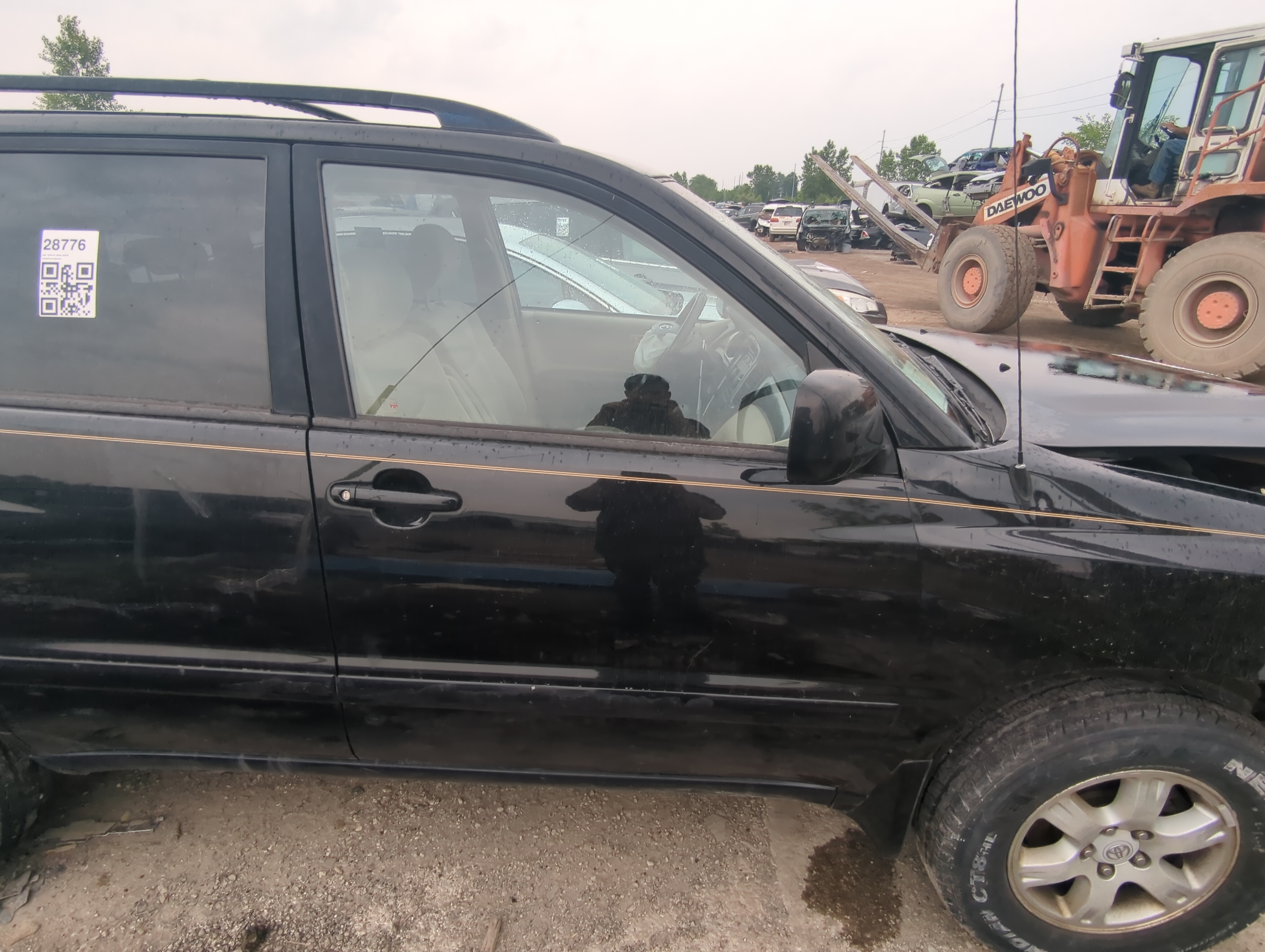 Picture of 2001-2007 Toyota Highlander Passenger Front Door Oem 1056198